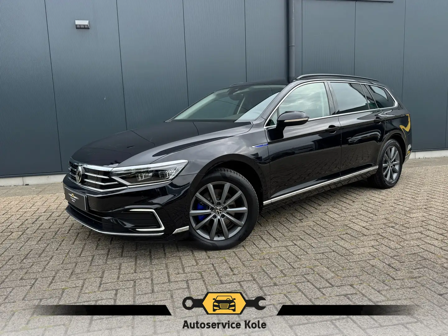 Volkswagen Passat Variant * Trekhaak * Leer * IQ light * Sideassist * Stoelv Black - 1