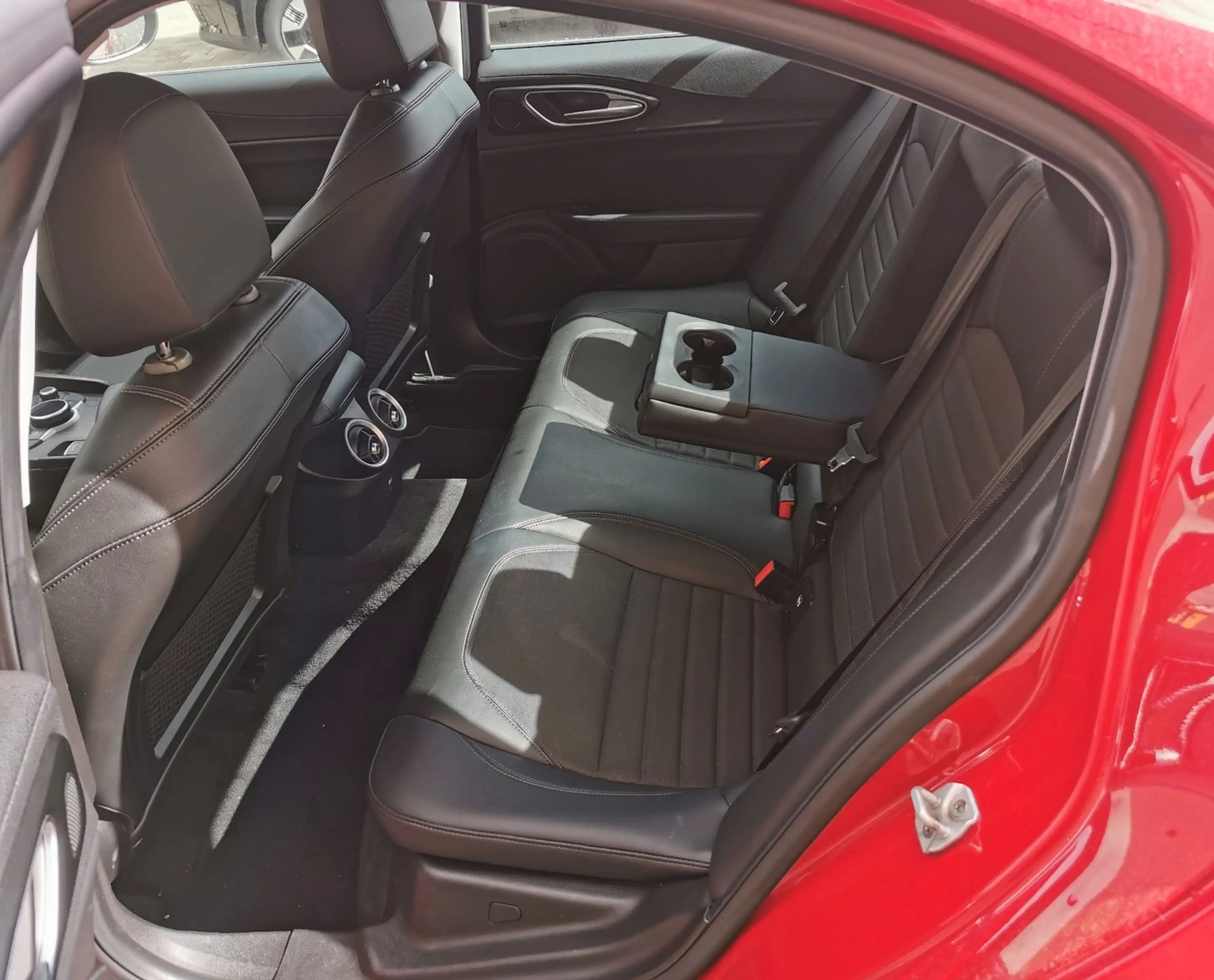 Alfa Romeo Giulia Super / Alufelgen / Klima / USB / — photo 9