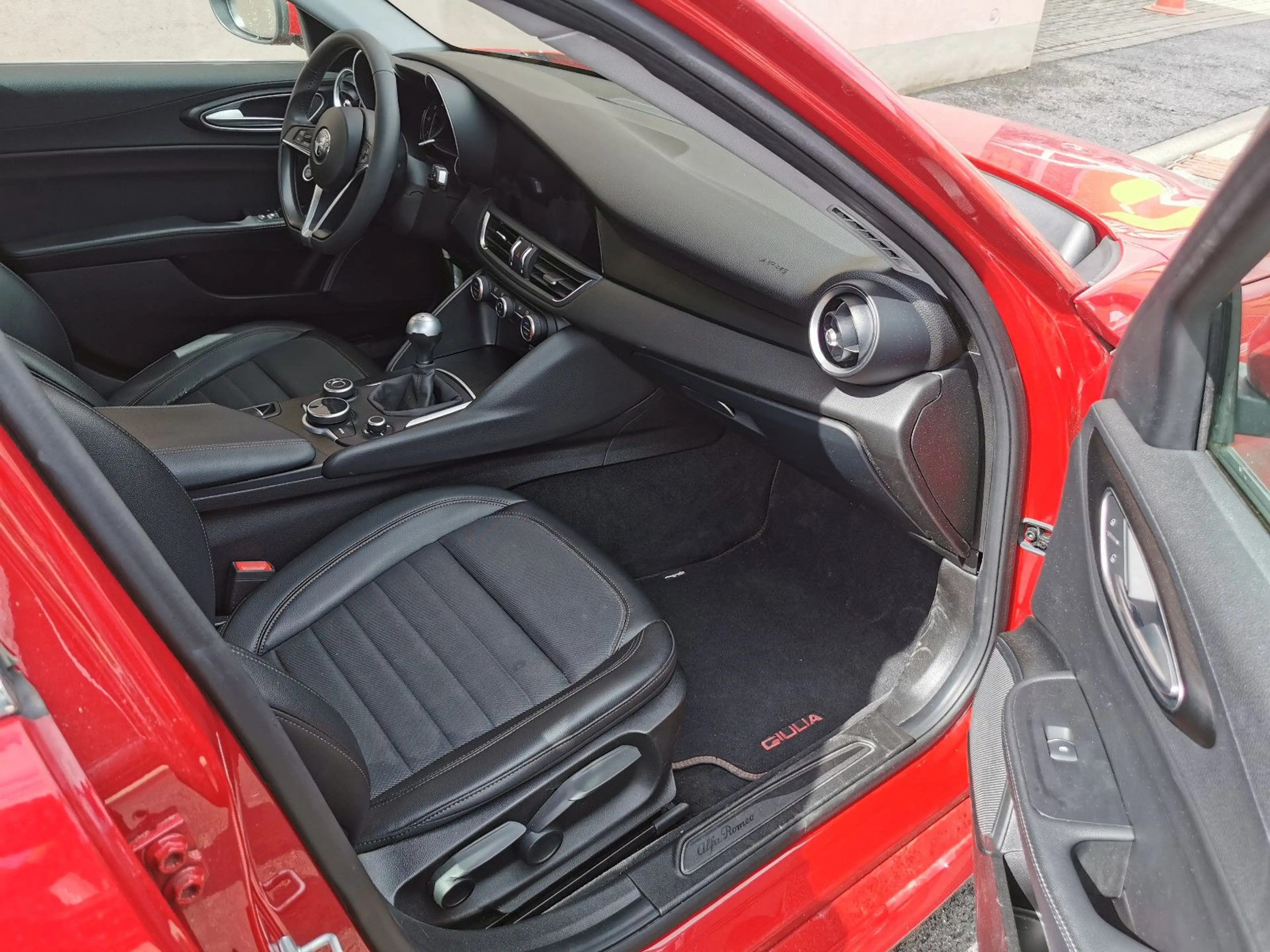 Alfa Romeo Giulia Super / Alufelgen / Klima / USB / — photo 12