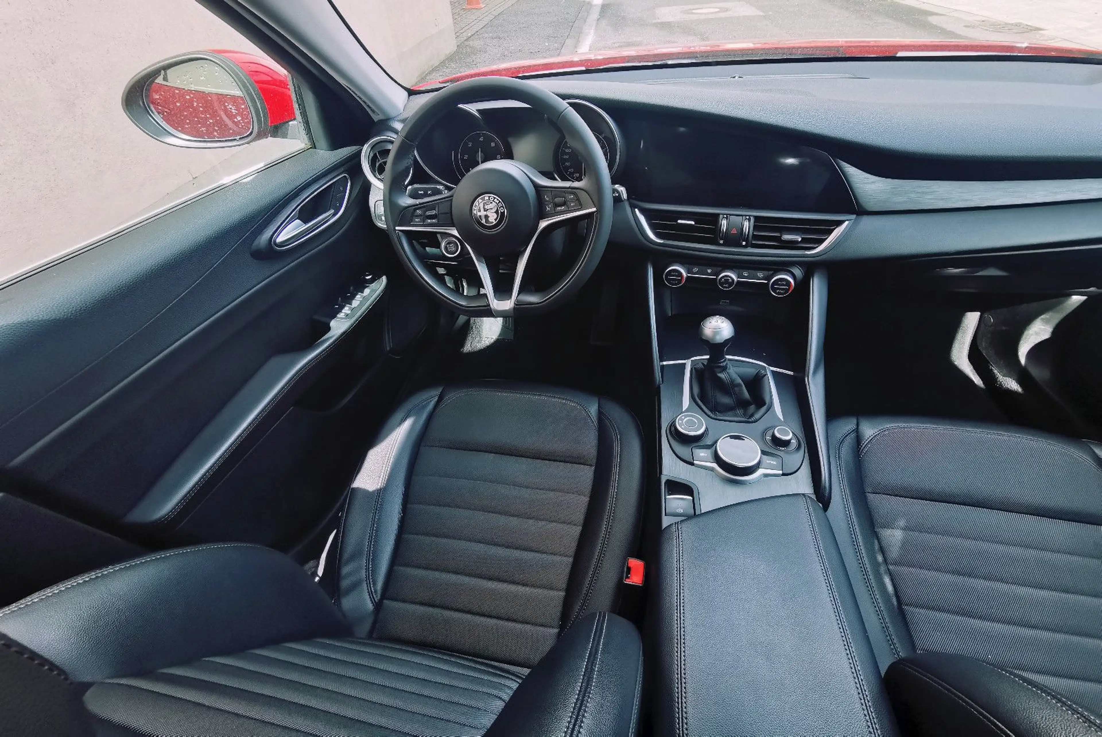 Alfa Romeo Giulia Super / Alufelgen / Klima / USB / — photo 15