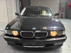 Modellino Auto BMW Serie 7 E38, Ruota Tipo 1, Colore Cemento Grigio, Scala 1:64 DCM