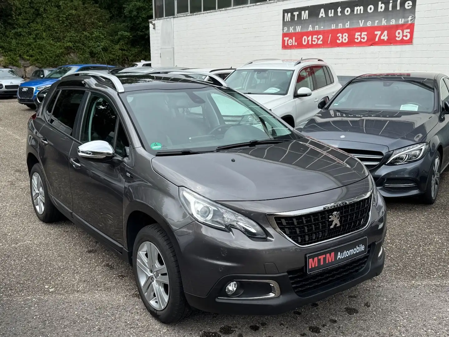 Peugeot 2008 Style 1.2 VTi PureTech Klimatronic Pano PDC Grau - 1