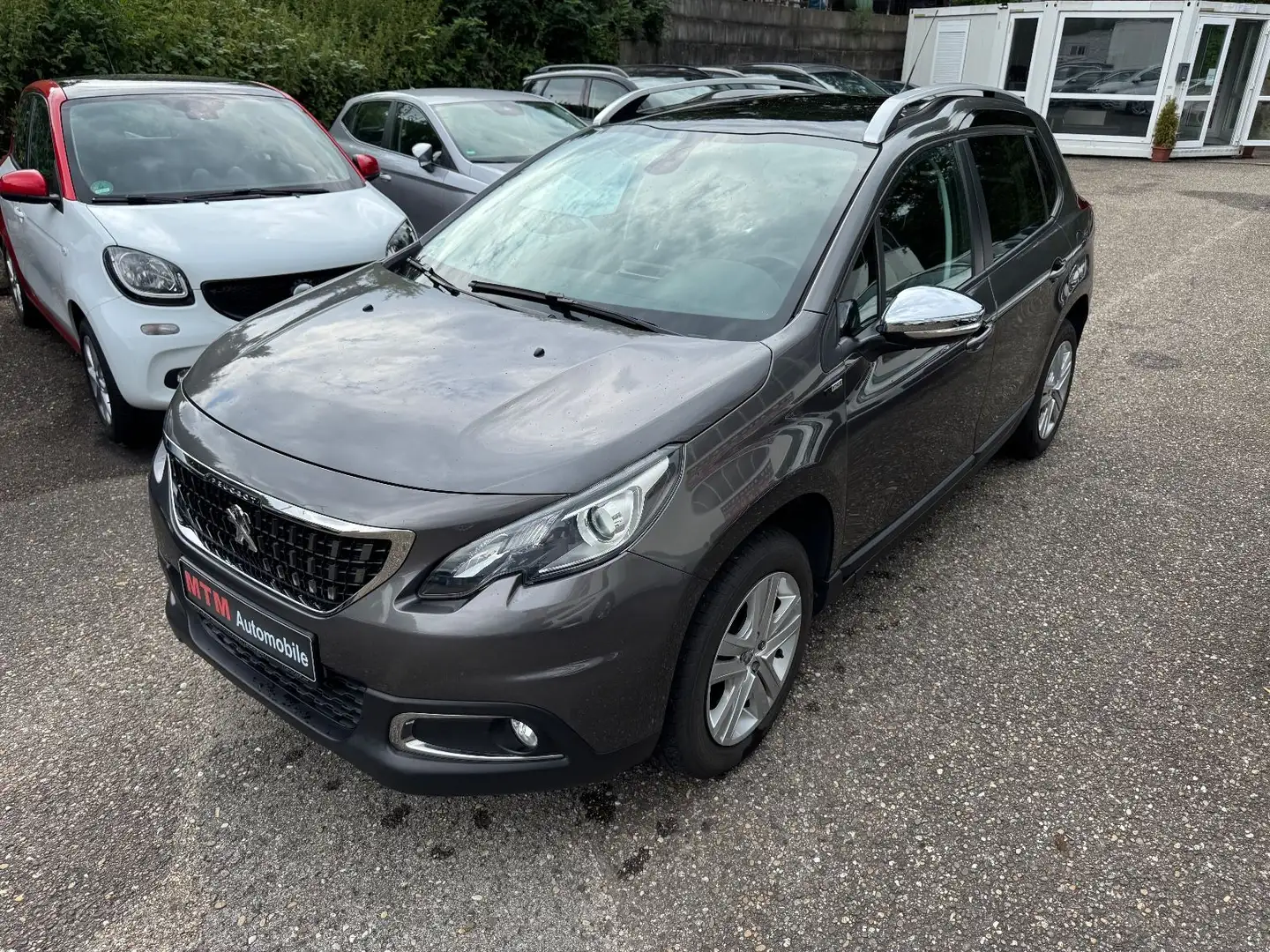Peugeot 2008 Style 1.2 VTi PureTech Klimatronic Pano PDC Grau - 2