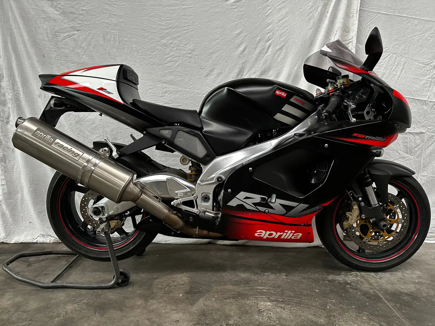 Aprilia RSV Mille crna - 2