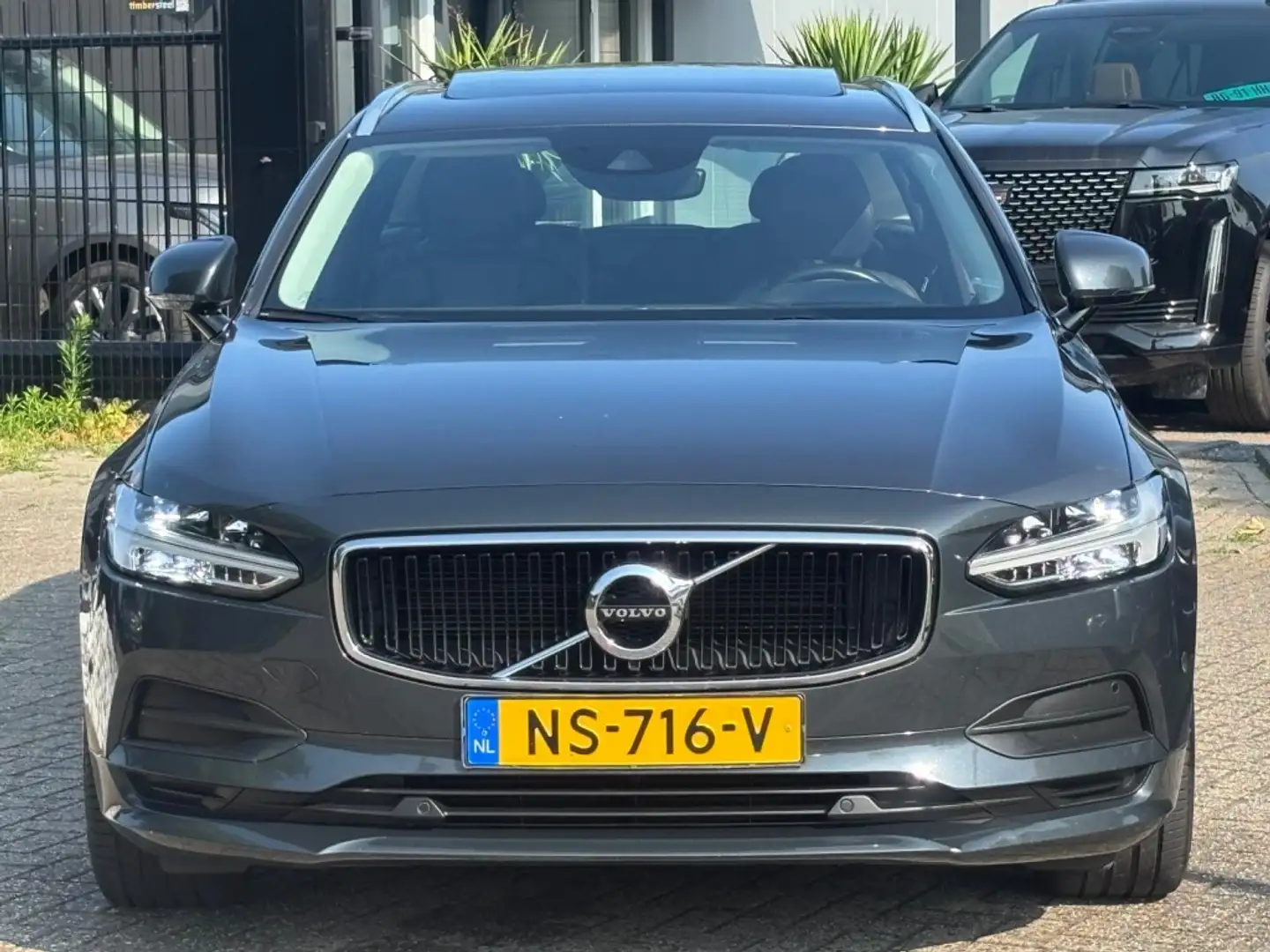 Volvo V90 2.0 D4 Momentum 2017 Panodak NL Dealer Auto Gris - 2