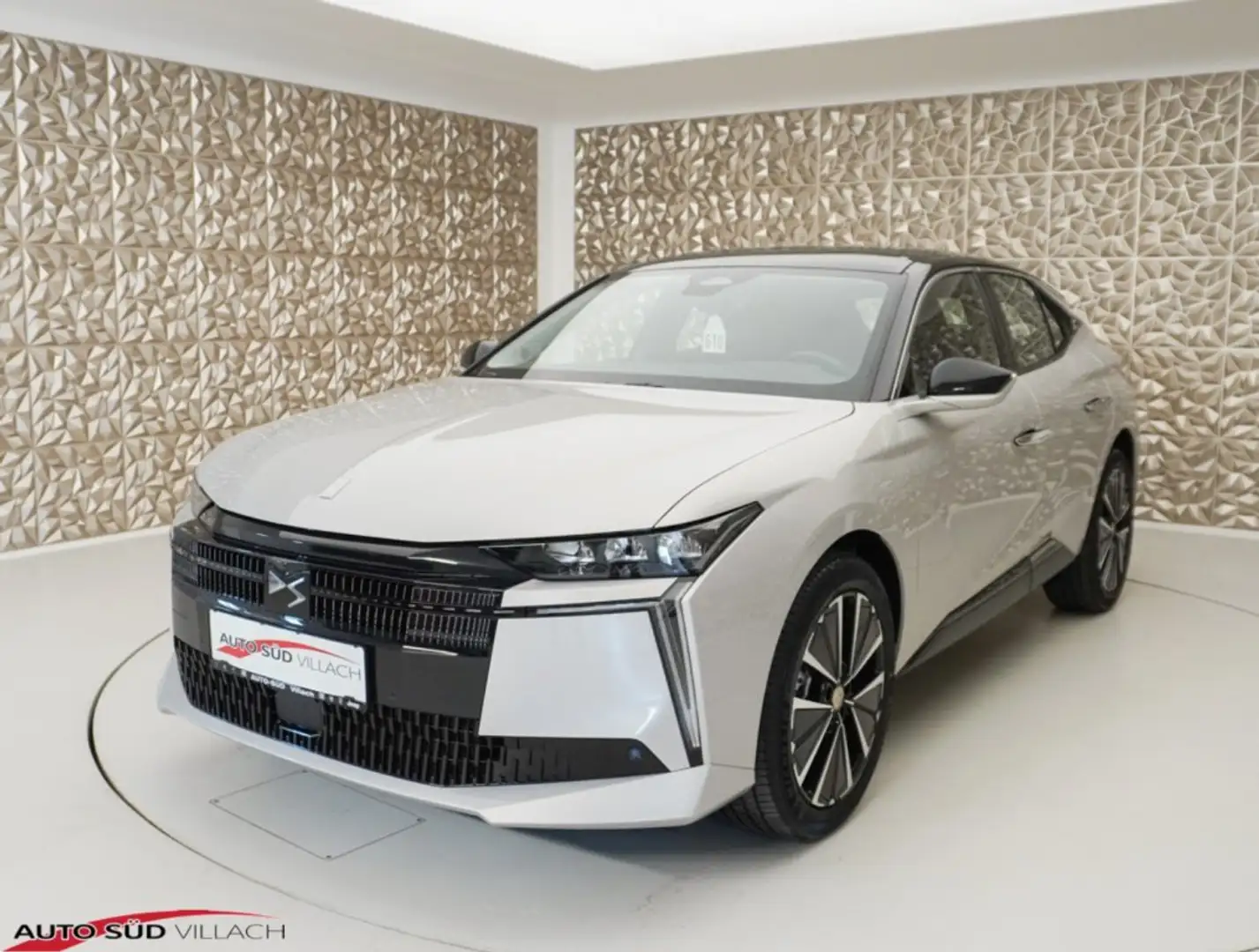 DS Automobiles N°4 E-TENSE JULES VERNE Stříbrná - 1