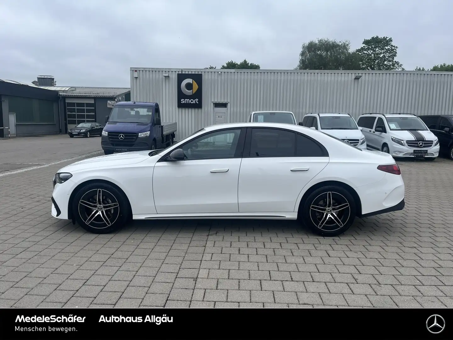 Mercedes-Benz E 220 E 220 d AMG Night 19" Distronic Kamera KeylessGO Blanc - 2