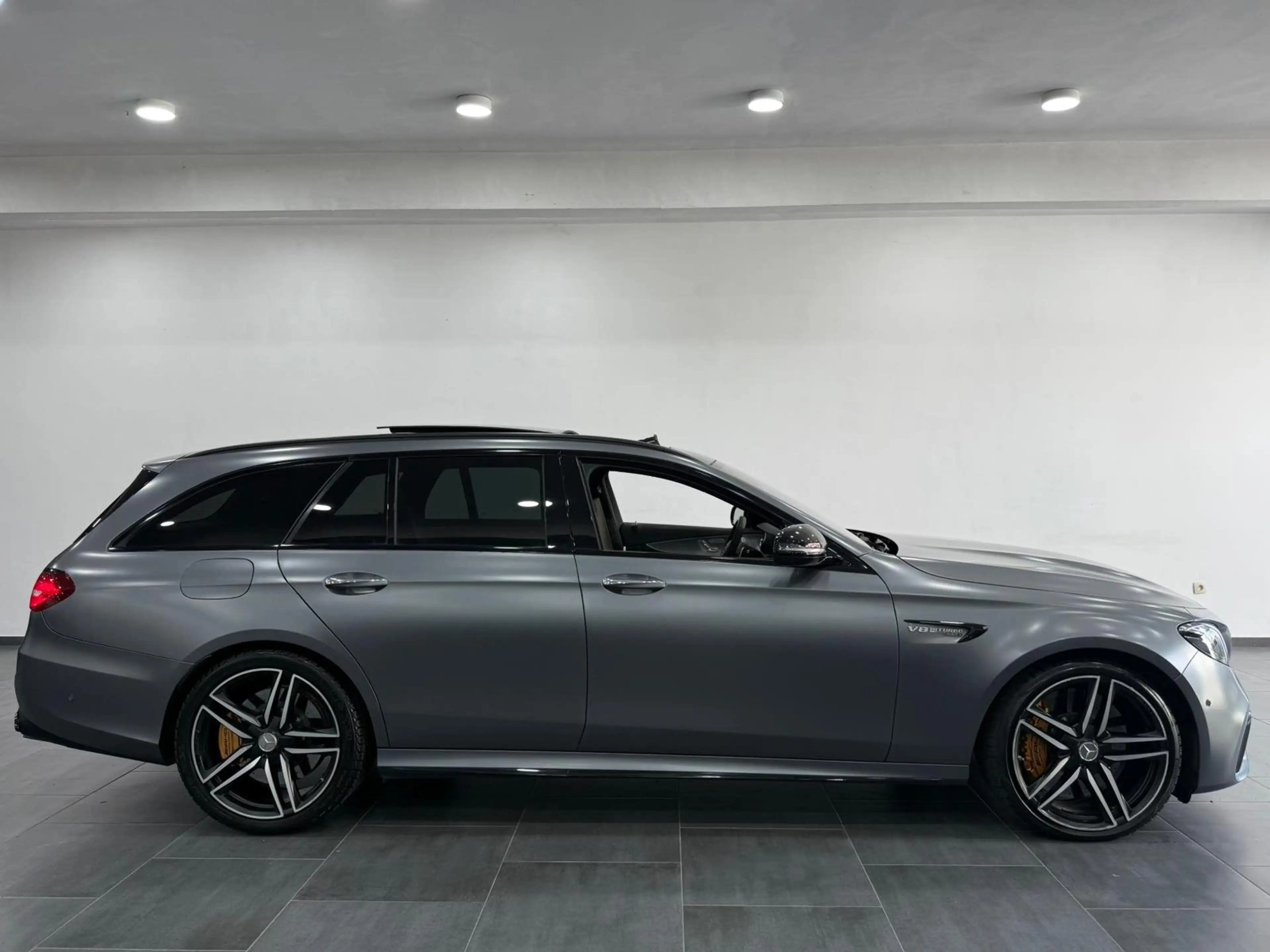 Mercedes-Benz E 63 AMG 4MaticS Utilitaire-Lichtevracht Ceramic FullOption — photo 3