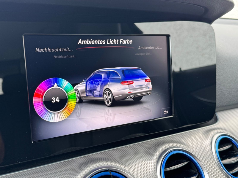 Mercedes-Benz E 220 d T Avantgarde AHK LED KAM Ambiente-Beleuc — photo 13