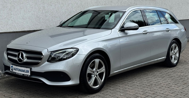 Mercedes-Benz E 220 d T Avantgarde AHK LED KAM Ambiente-Beleuc — photo 2