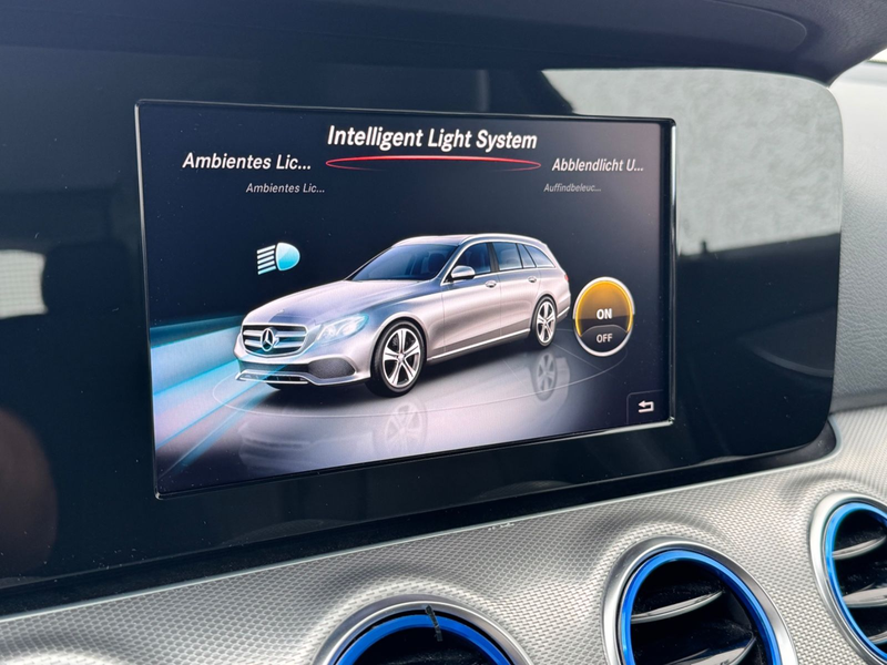 Mercedes-Benz E 220 d T Avantgarde AHK LED KAM Ambiente-Beleuc — photo 15