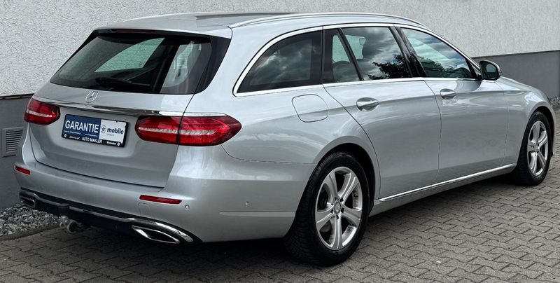 Mercedes-Benz E 220 d T Avantgarde AHK LED KAM Ambiente-Beleuc — photo 5