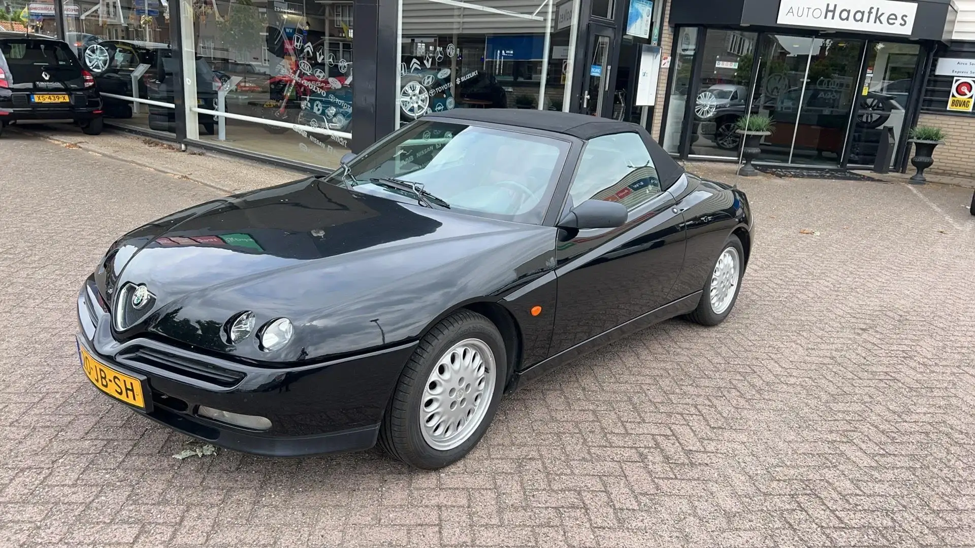 Alfa Romeo Spider 2.0-16V T.Spark Cabriolet crna - 1