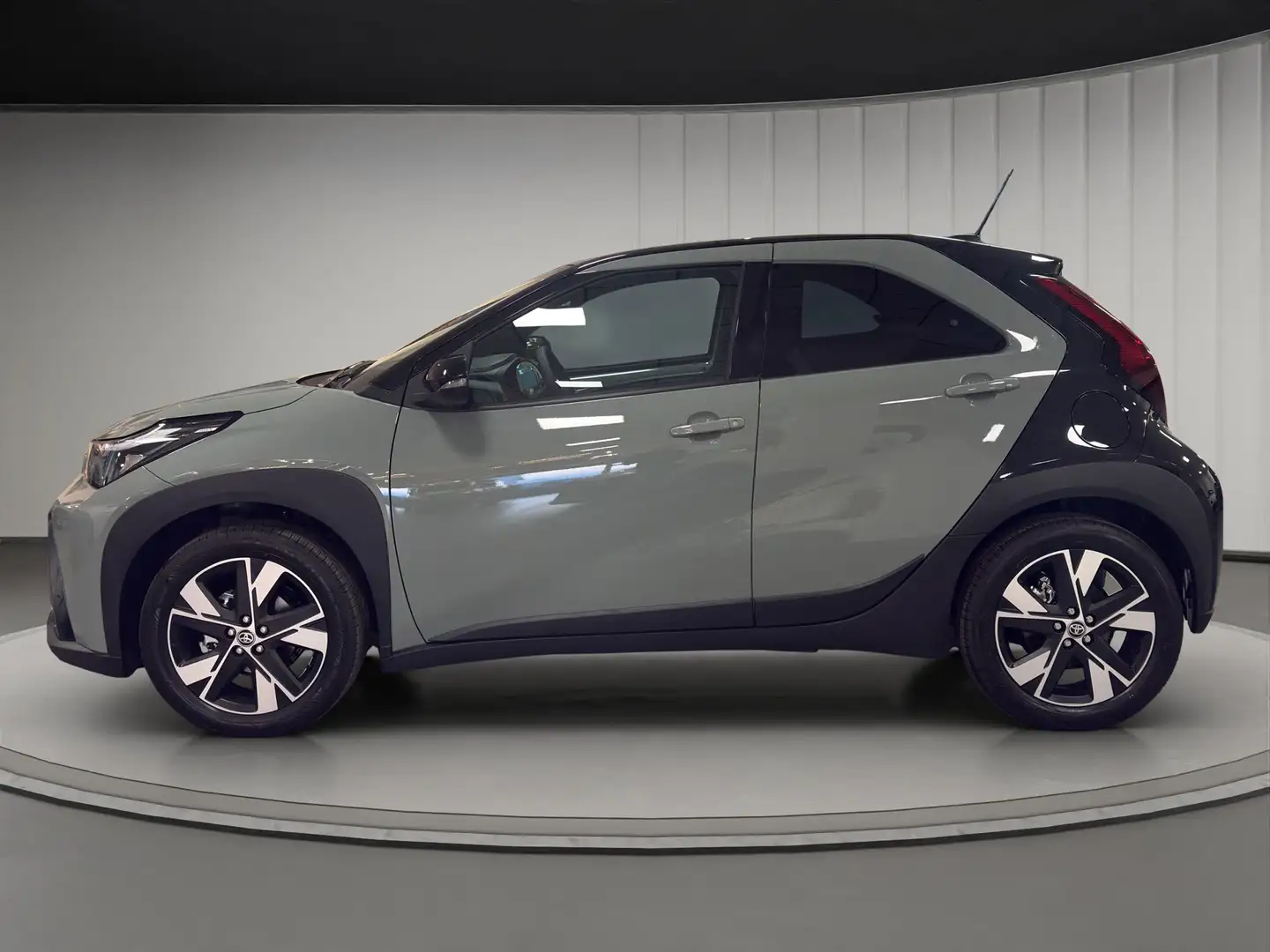 Toyota Aygo X Aygo X 1.5 hybrid Icon e-cvt Weiß - 2