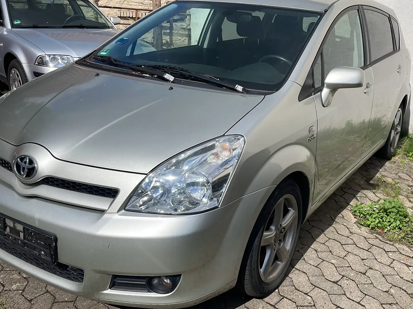 Toyota Corolla Verso 2.2 D-4D Sol Silber - 2