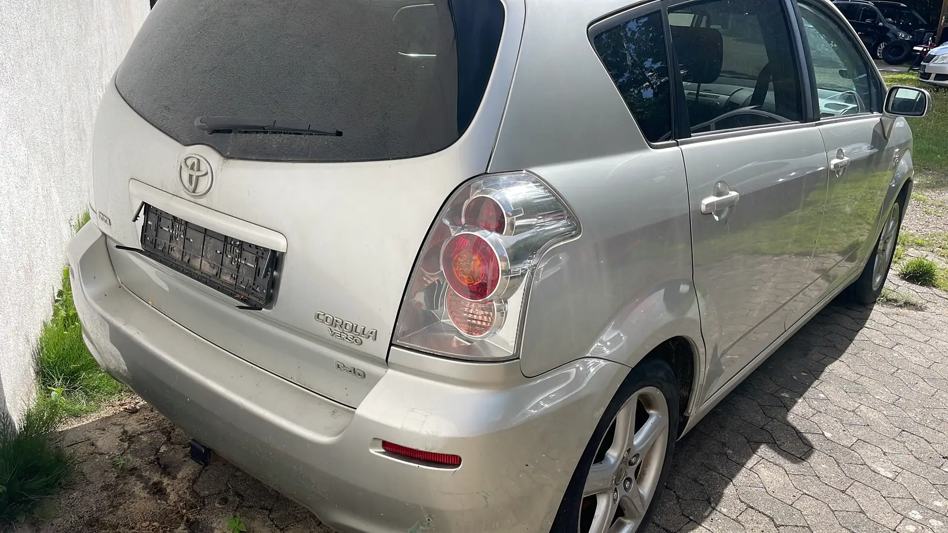 Toyota Corolla Verso 2.2 D-4D Sol Silver - 1