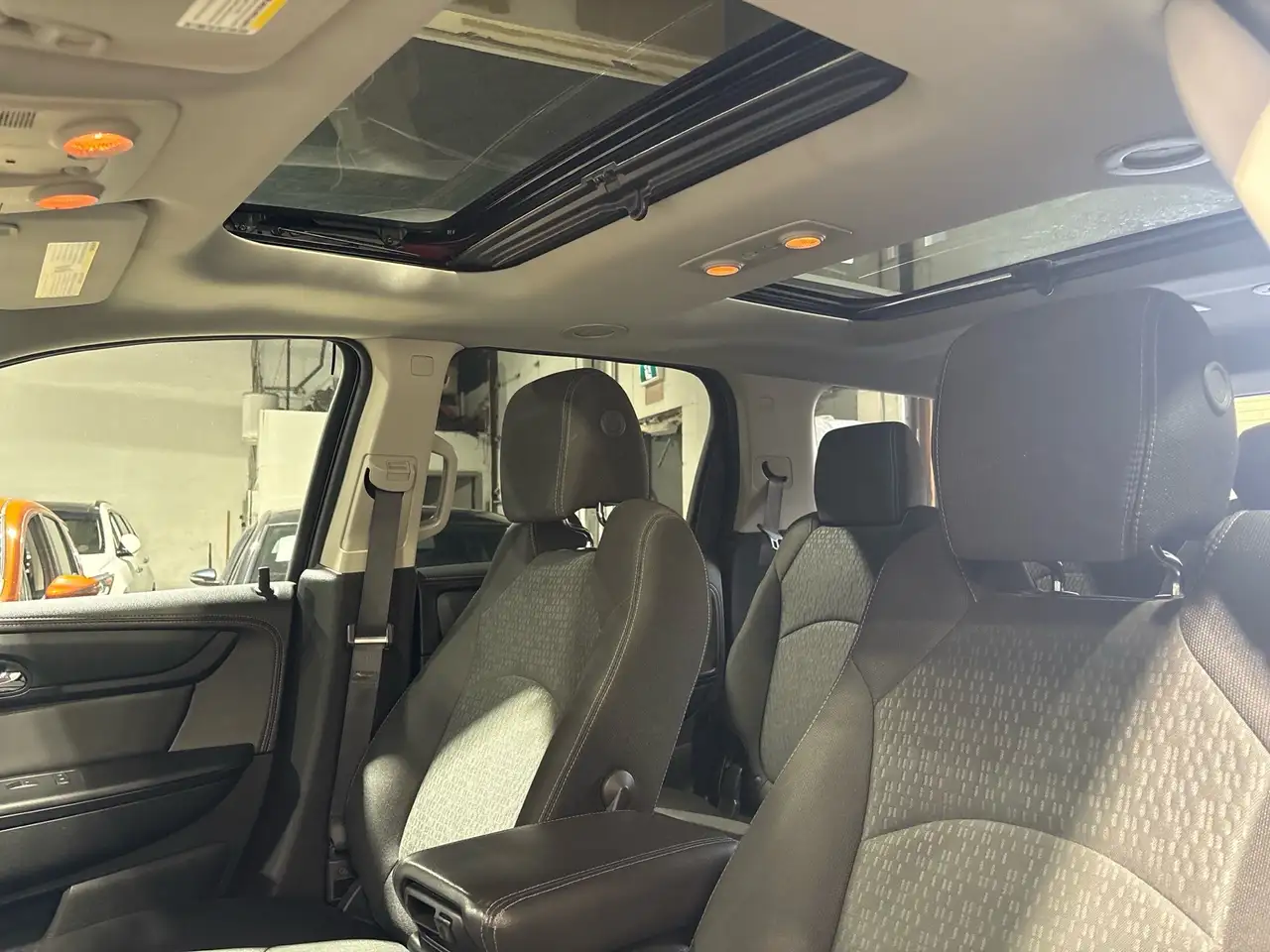 GMC Acadia снимка GMC Acadia
