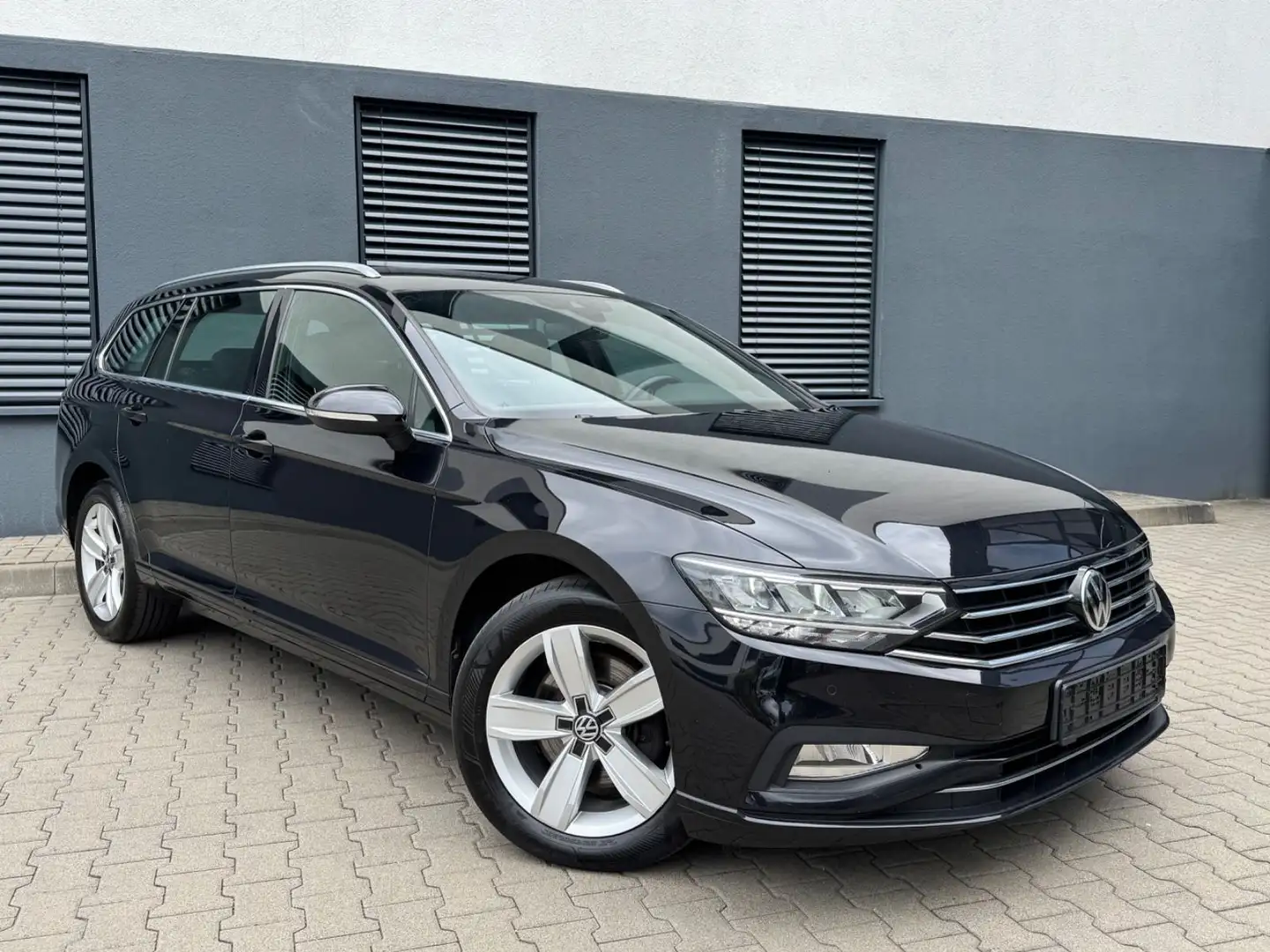 Volkswagen Passat Variant Passat 2.0TDI Variant Business *ACC*LED*AHK*NAVI Noir - 1