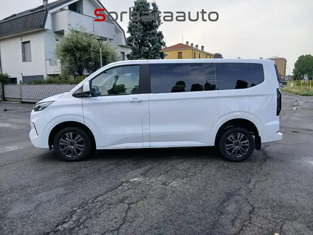 Ford Tourneo Custom view 3