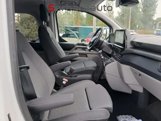 Ford Tourneo Custom view 15