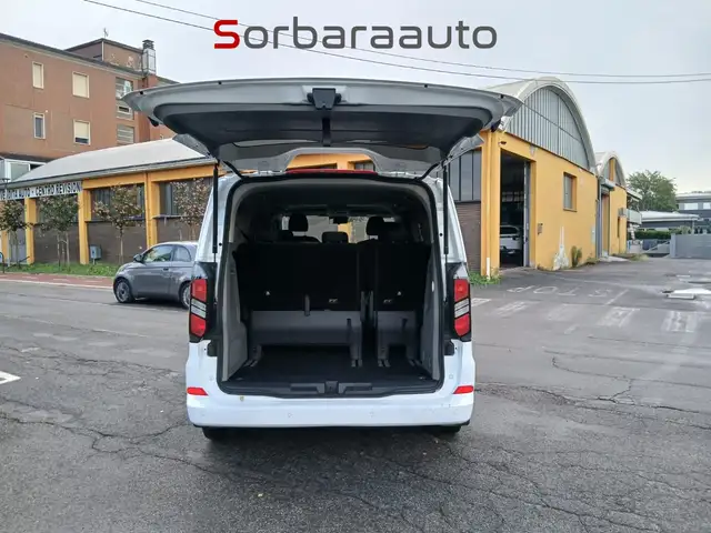 Ford Tourneo Custom view 11