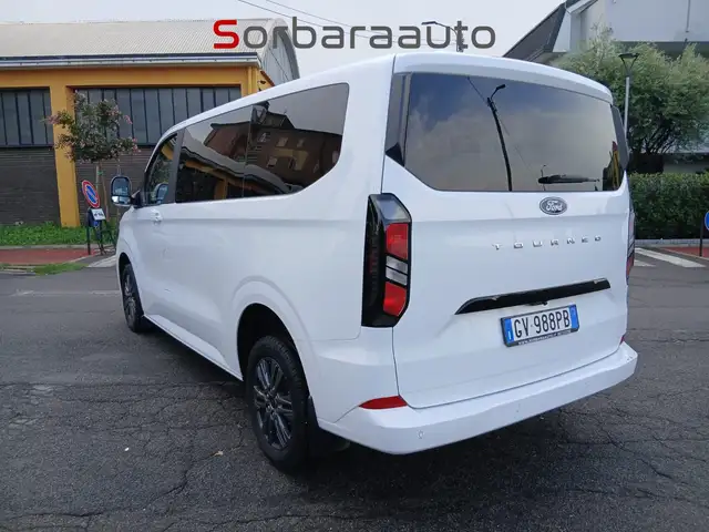 Ford Tourneo Custom view 2