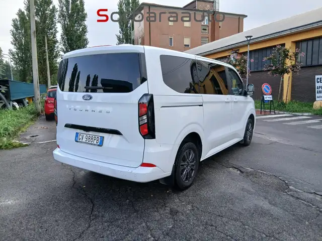 Ford Tourneo Custom view 5