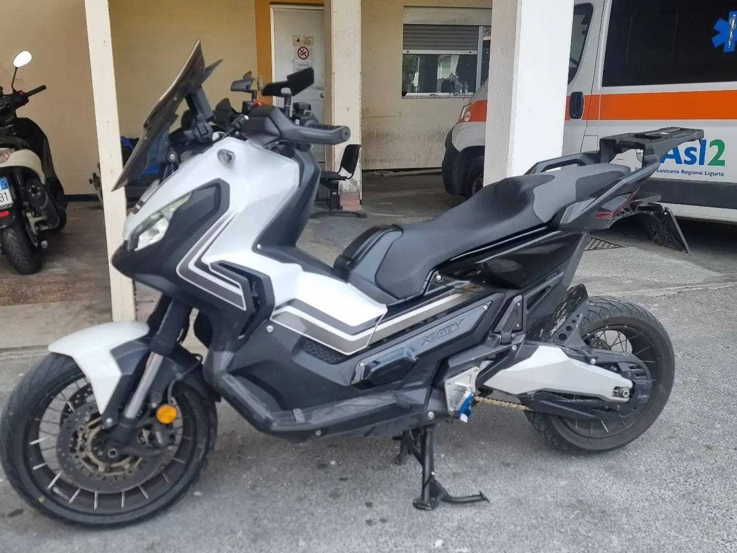Honda X-ADV ABS-DTC Alb - 2