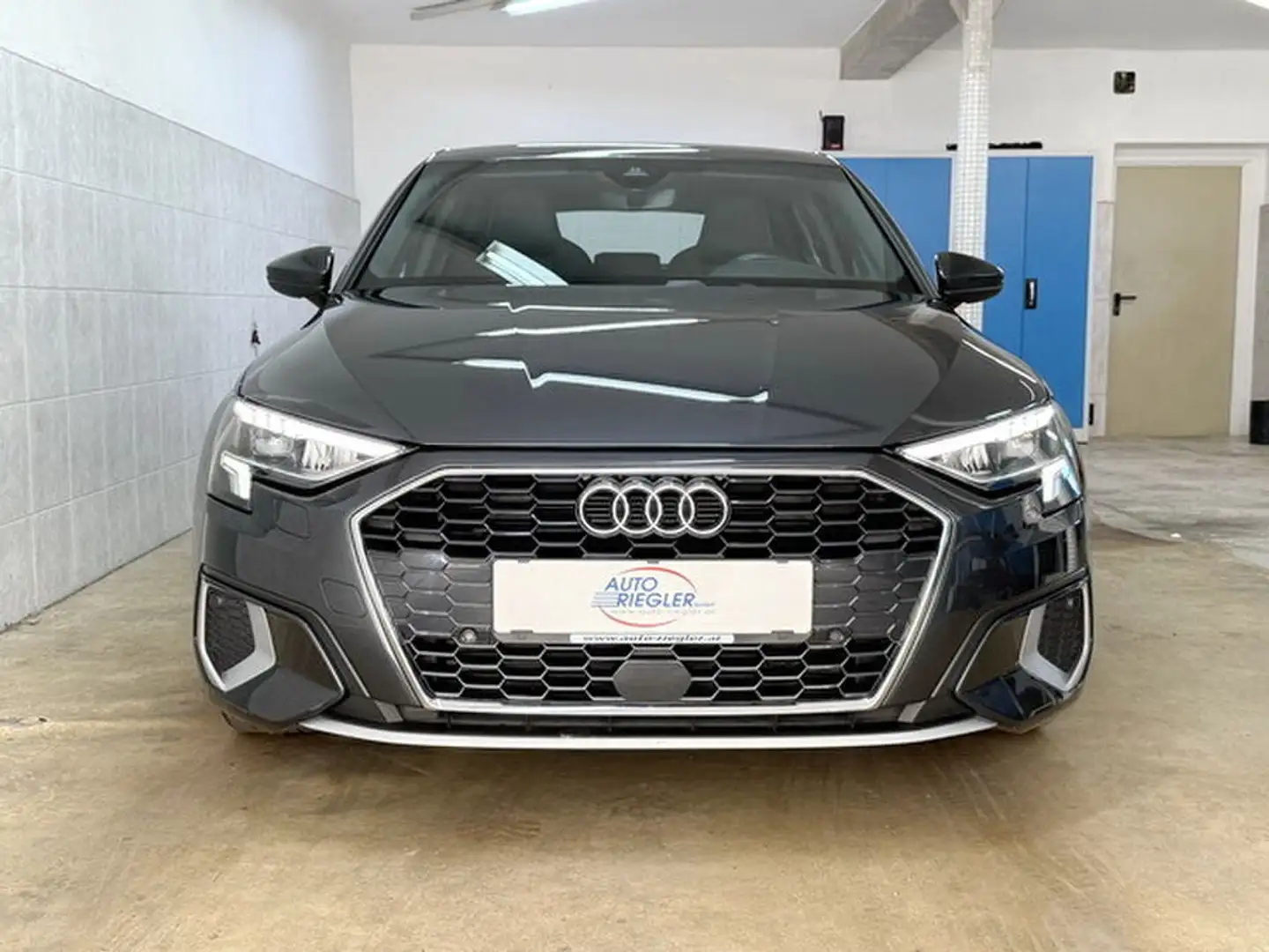 Audi A3 30 TDI Aut. ''LED-Navi-Sportsitze-Sitzh-Kamera'' Grau - 2
