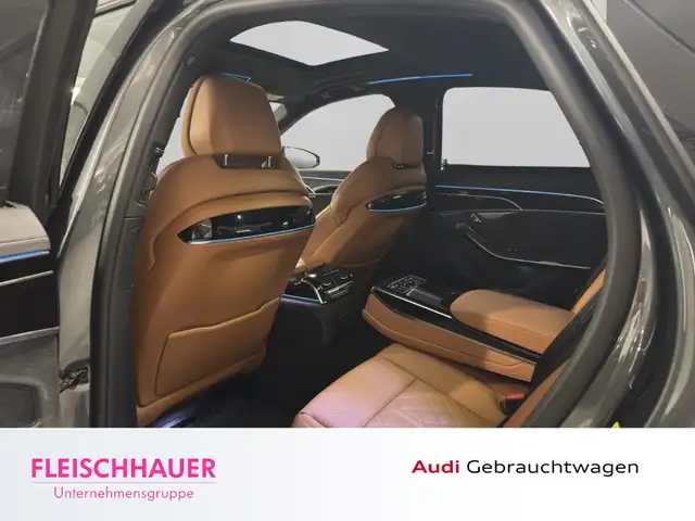 Audi A8 view 14