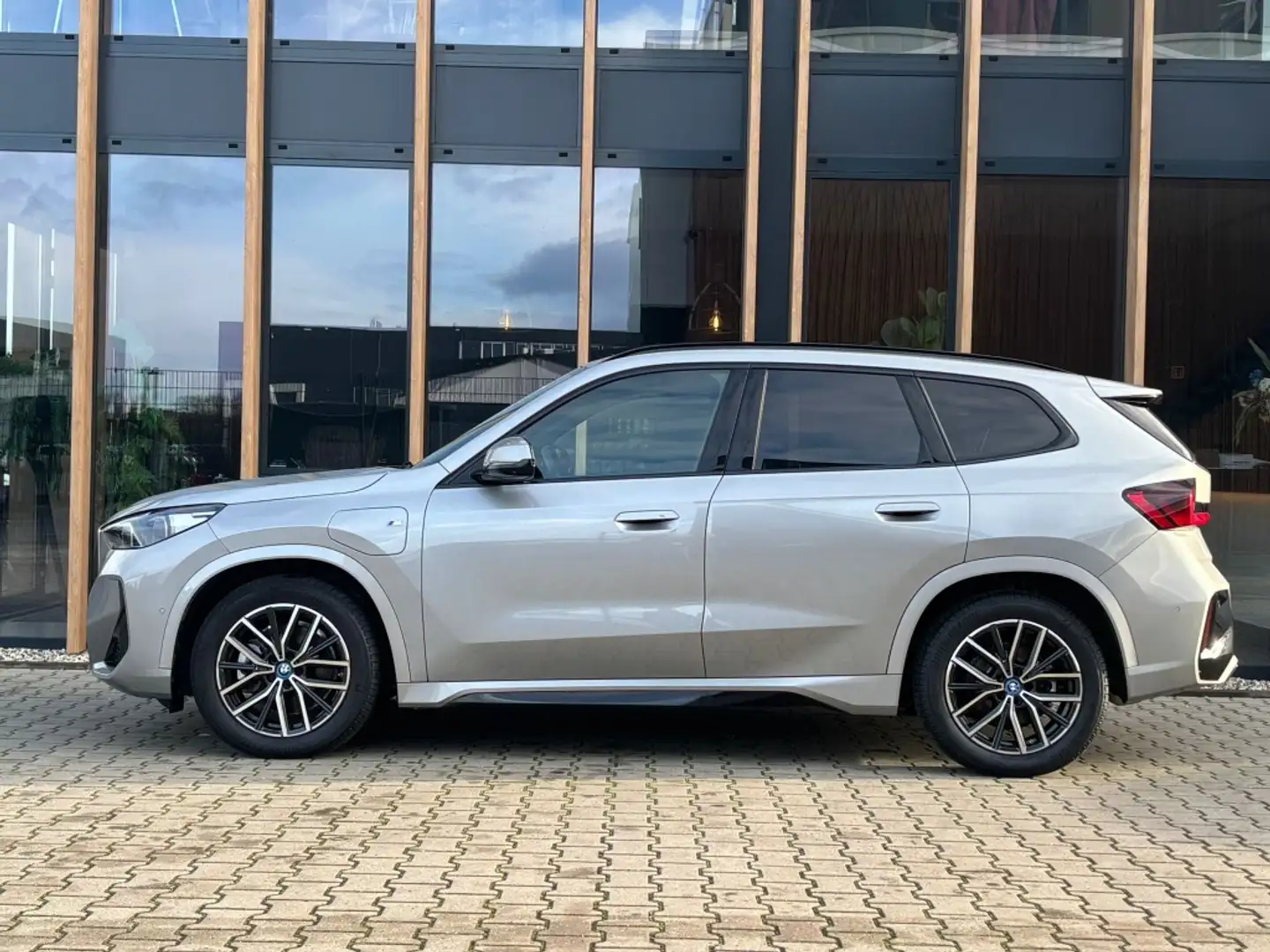BMW X1 xDrive25e Gris - 2