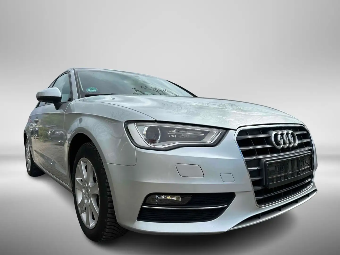 Audi A3 1,6 TDI   Xenon  Navi  Klimaaut.  SHZ  PDC  2.Ha Silber - 1