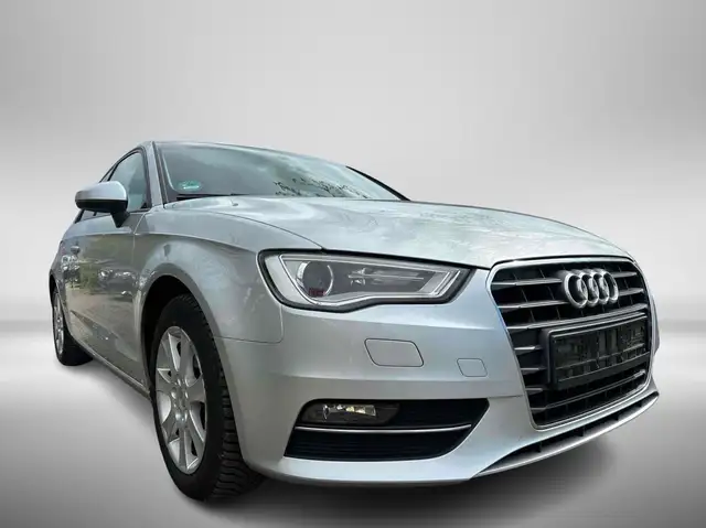 Audi A3 1,6 TDI   Xenon  Navi  Klimaaut.  SHZ  PDC  2.Ha
