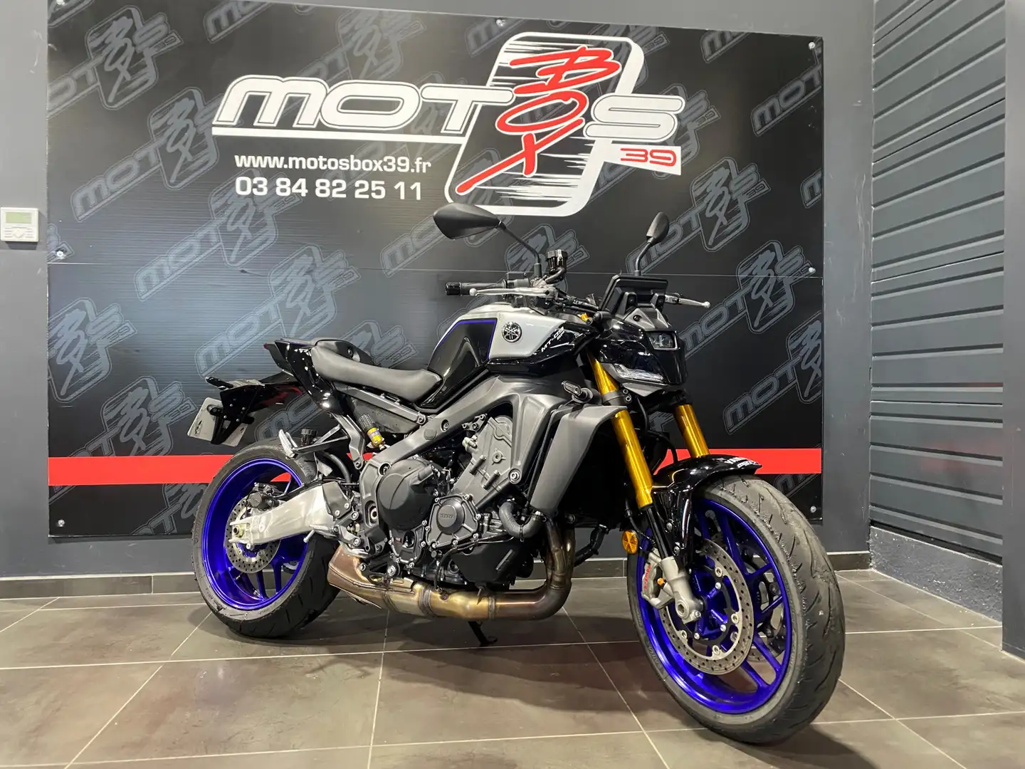 Yamaha MT-09 Gris - 2
