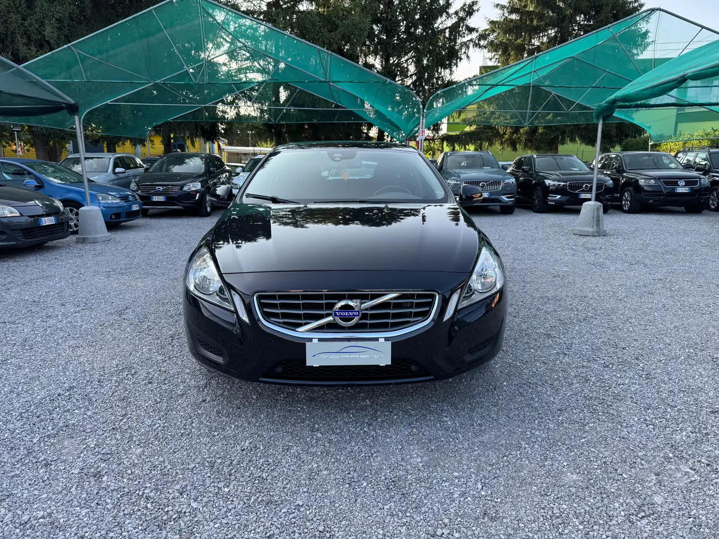 Volvo V60 1.6 t3 Momentum powershift Zwart - 2