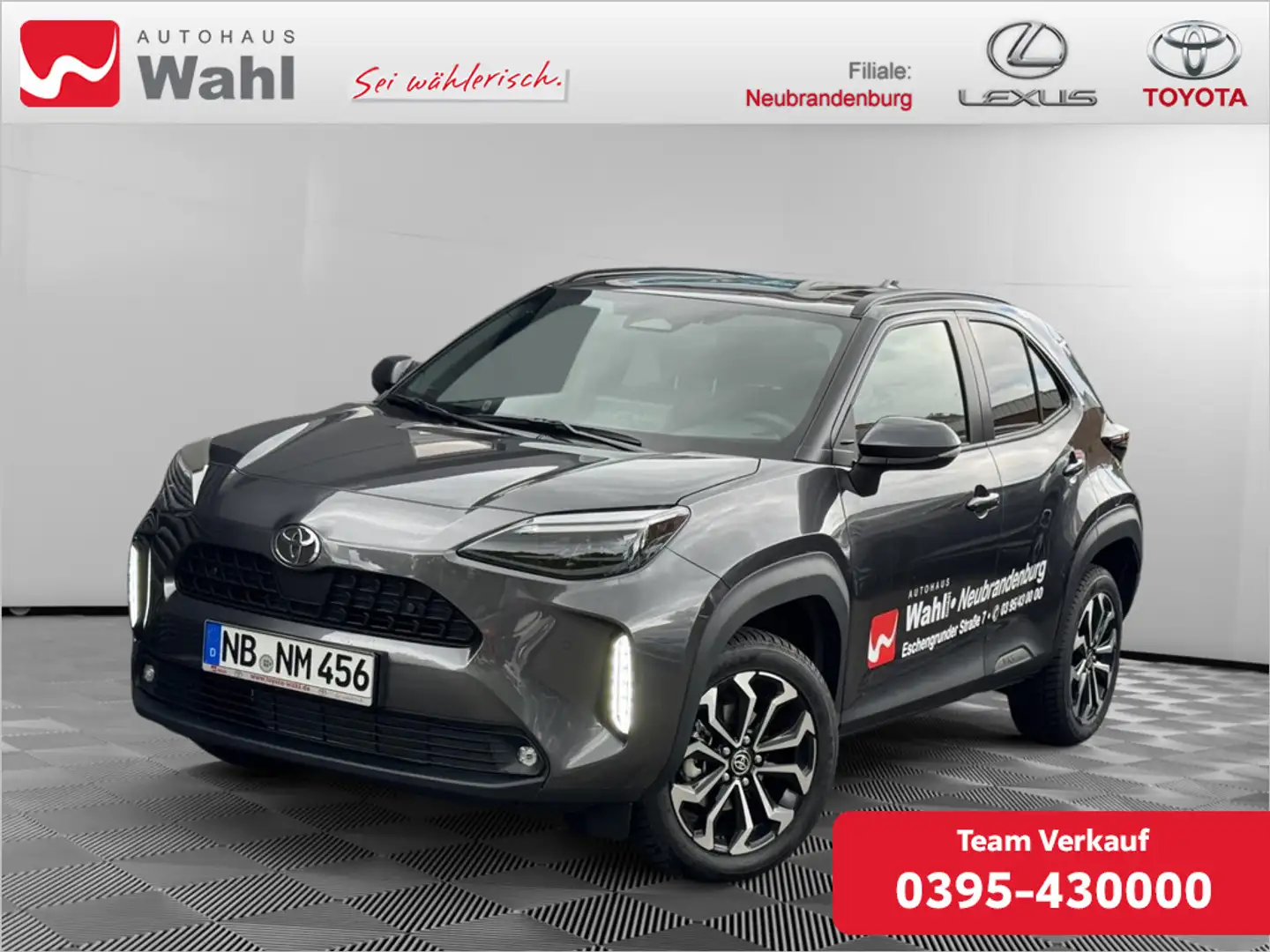 Toyota Yaris Cross 1.5 Hybrid FWD Teamplayer Grau - 1