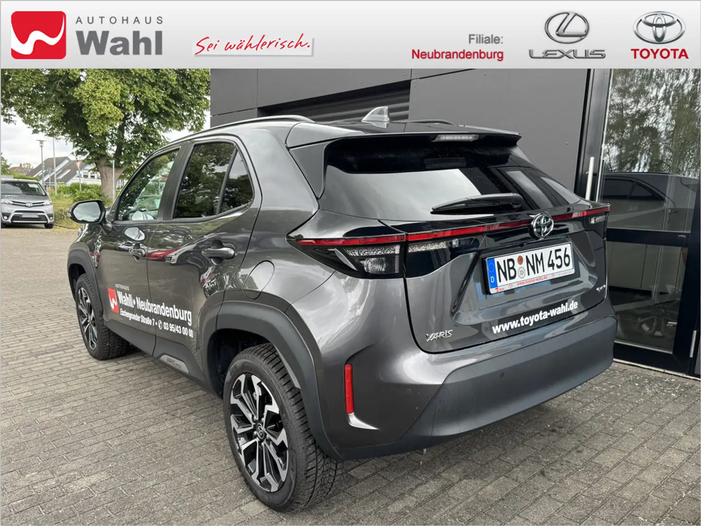 Toyota Yaris Cross 1.5 Hybrid FWD Teamplayer Grau - 2