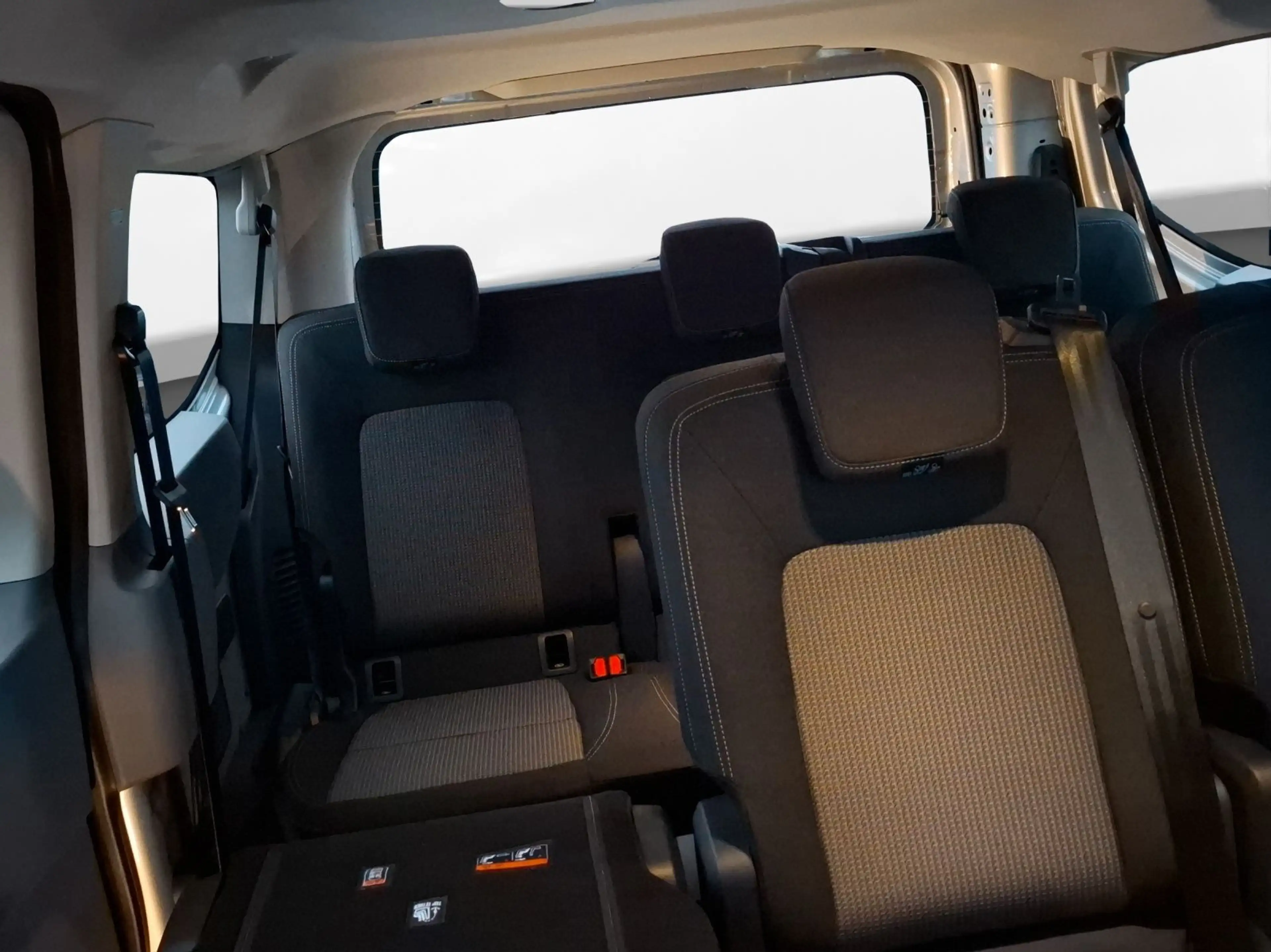 Volkswagen T7 Kombi 9-Sitzer Allrad 5Jahre Garantie* Navi A — photo 11