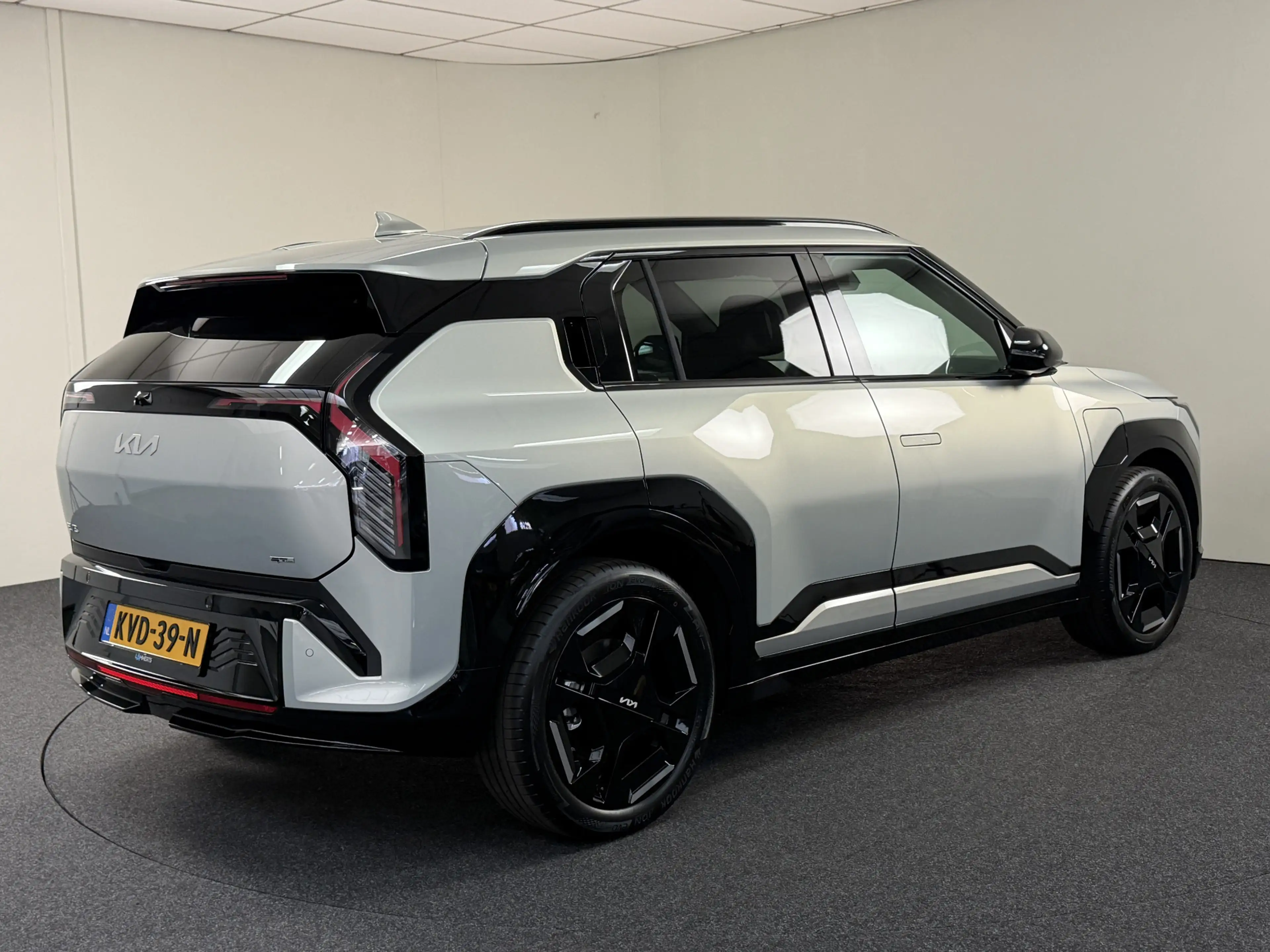 Kia EV3 GT-PlusLine 81.4 kWh 204 PK direct leverbaar en ri — photo 5
