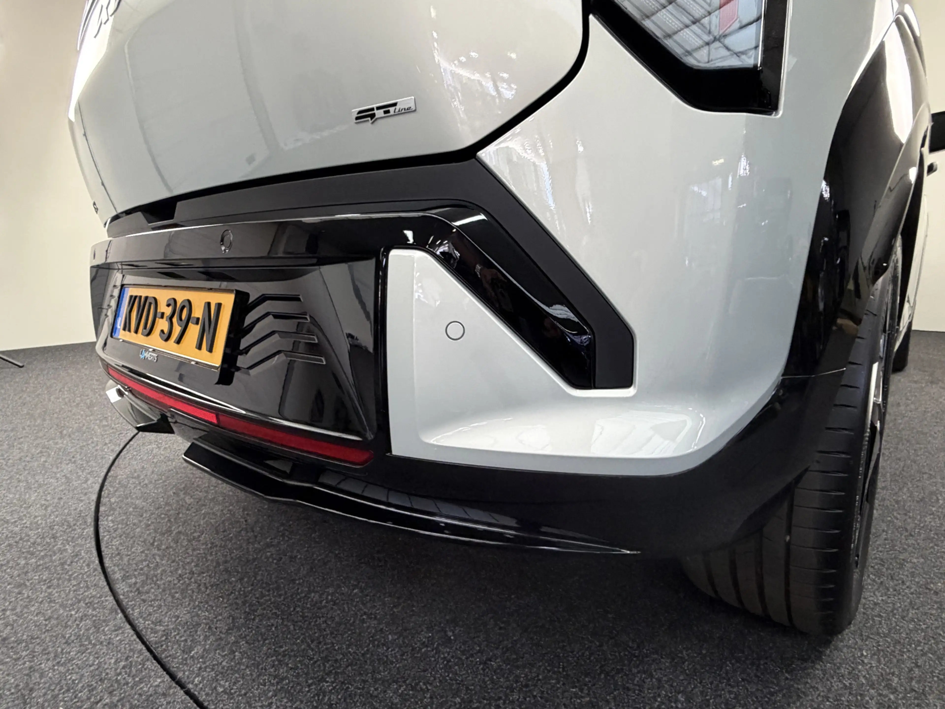 Kia EV3 GT-PlusLine 81.4 kWh 204 PK direct leverbaar en ri — photo 42