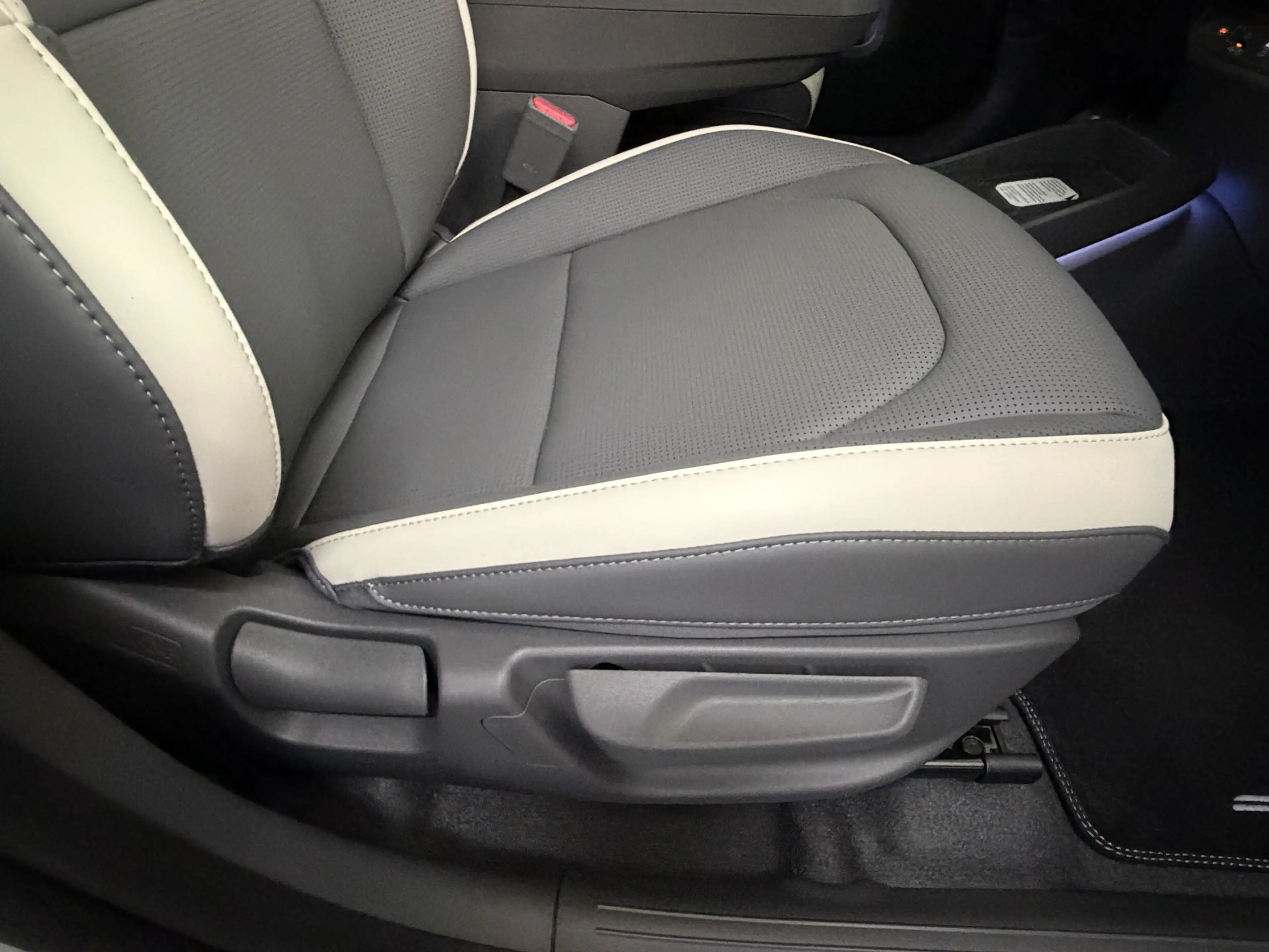 Kia EV3 GT-PlusLine 81.4 kWh 204 PK direct leverbaar en ri — photo 32