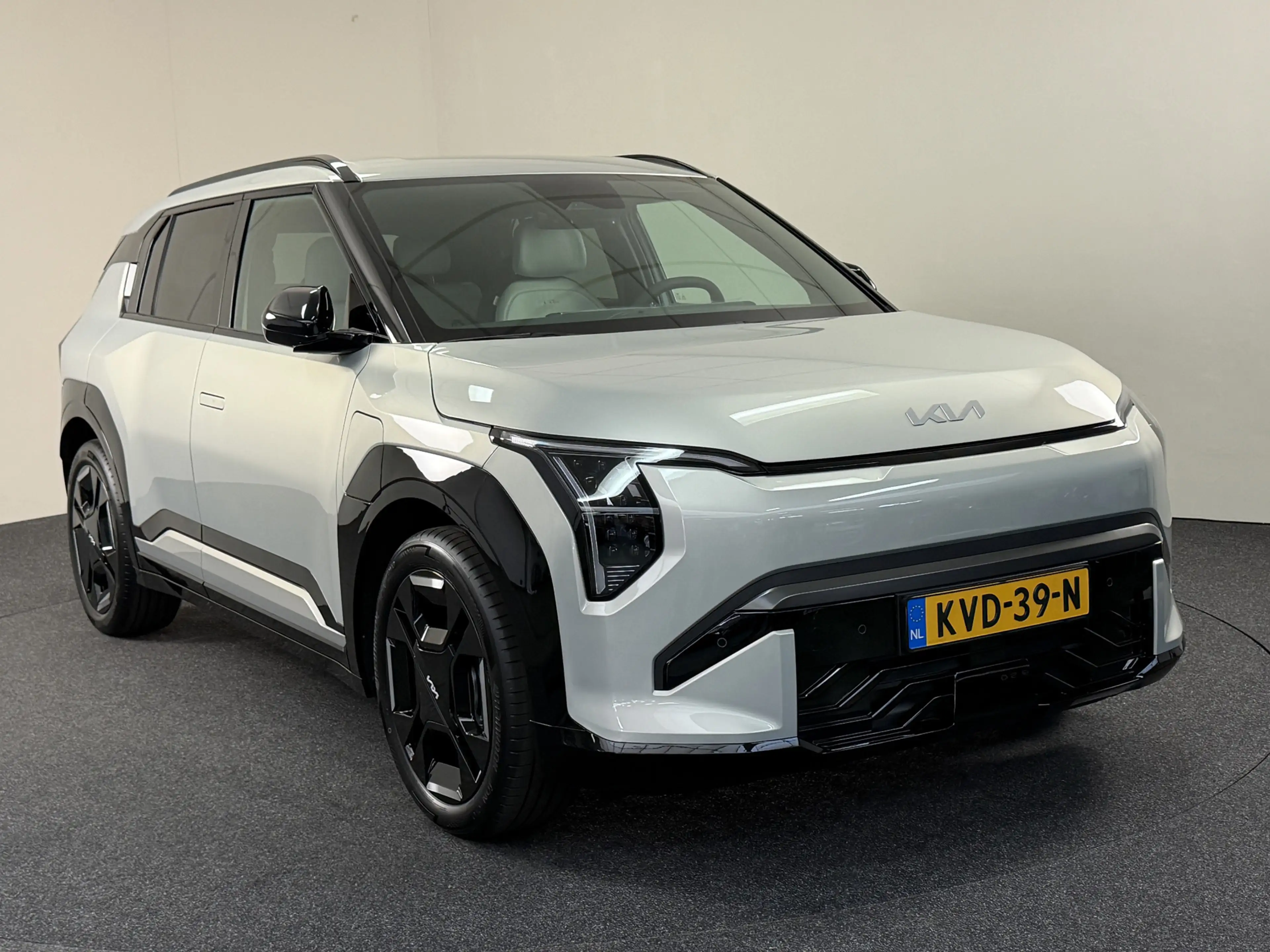 Kia EV3 GT-PlusLine 81.4 kWh 204 PK direct leverbaar en ri — photo 2