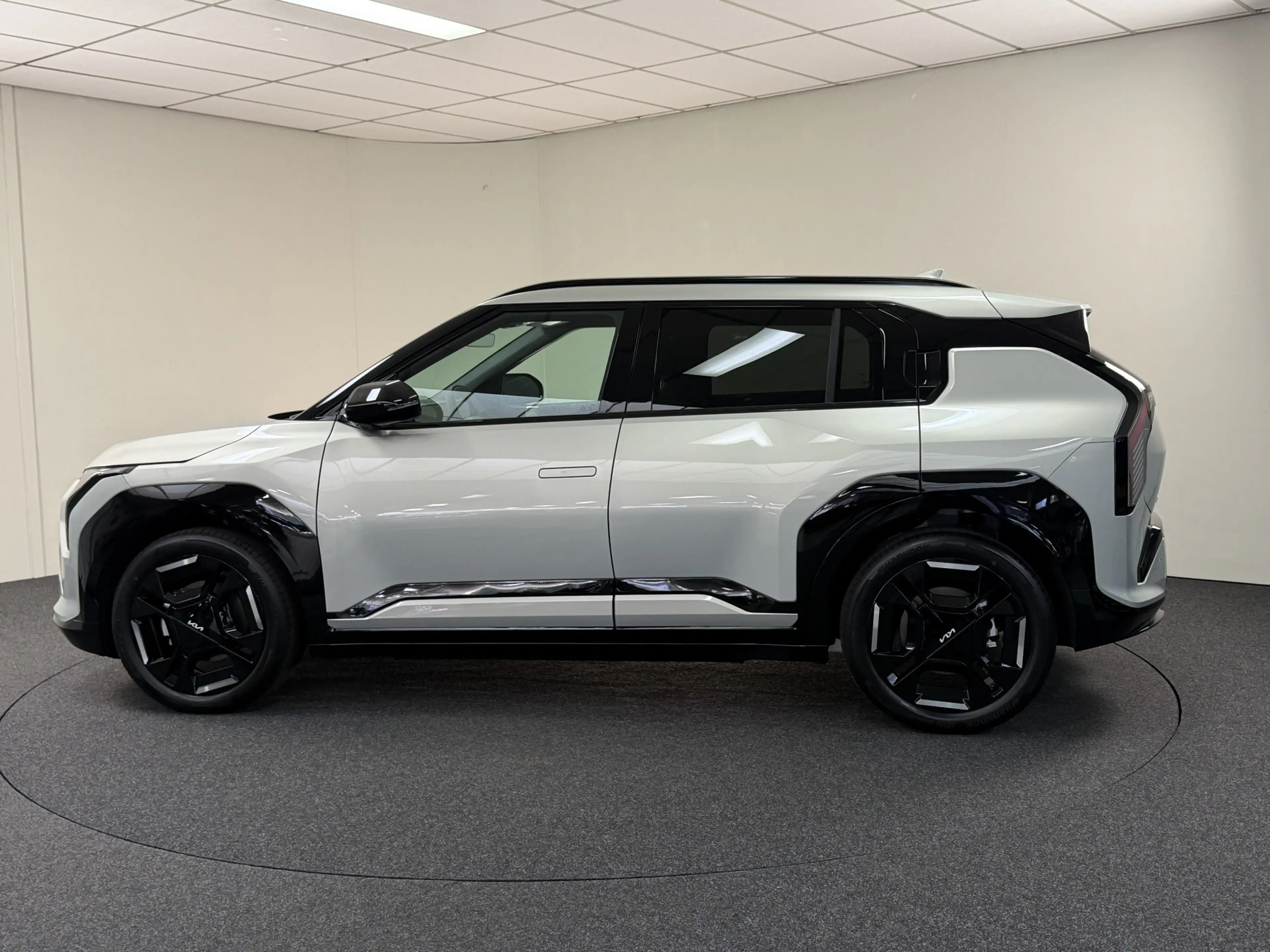 Kia EV3 GT-PlusLine 81.4 kWh 204 PK direct leverbaar en ri — photo 4