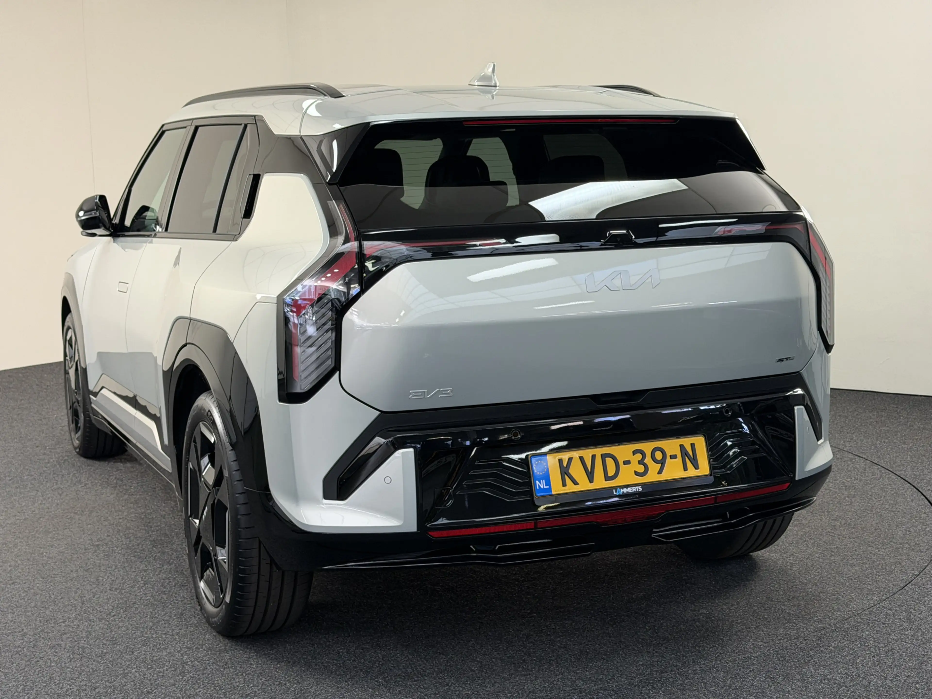 Kia EV3 GT-PlusLine 81.4 kWh 204 PK direct leverbaar en ri — photo 6
