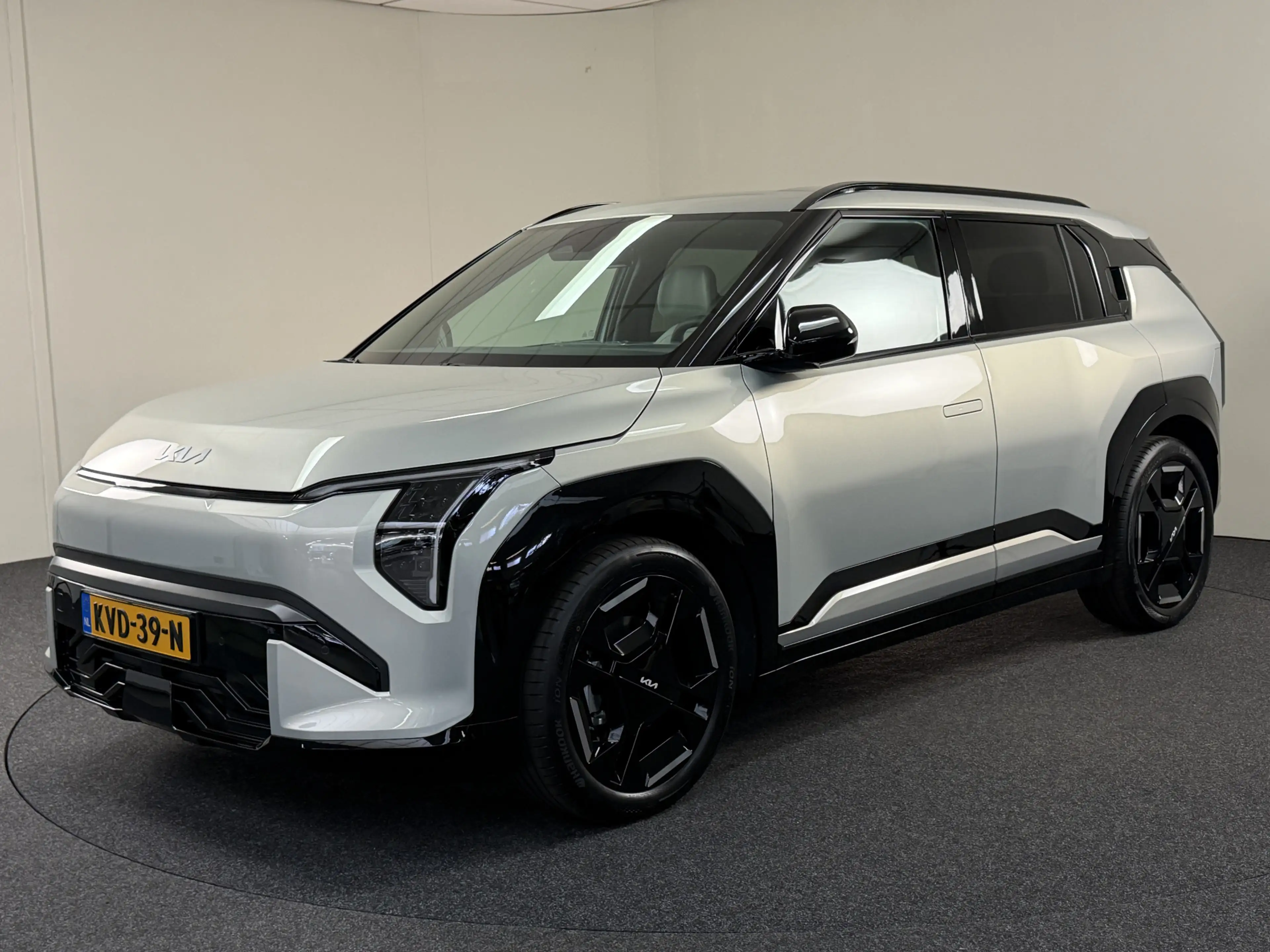 Kia EV3 GT-PlusLine 81.4 kWh 204 PK direct leverbaar en ri — photo 3