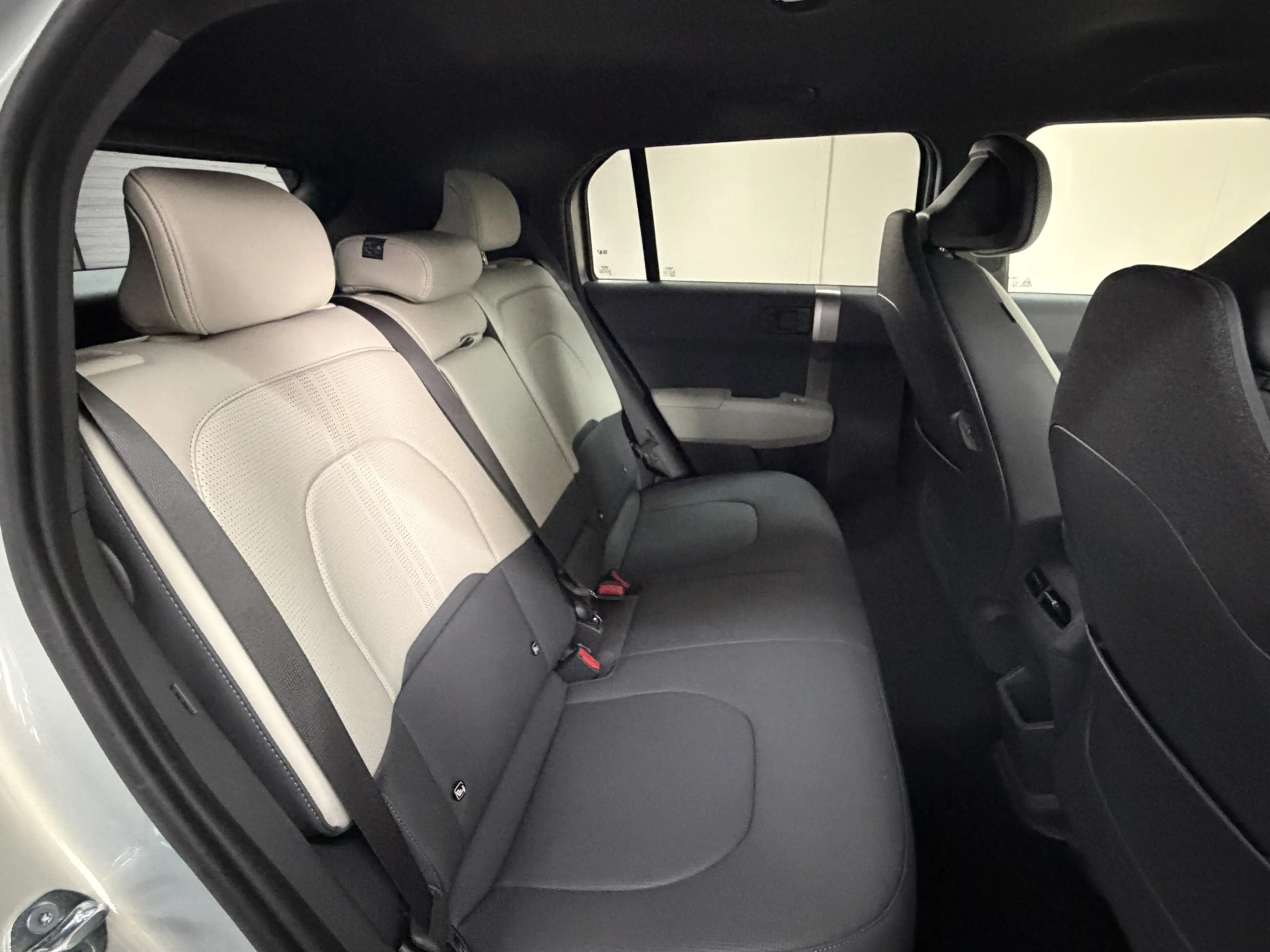 Kia EV3 GT-PlusLine 81.4 kWh 204 PK direct leverbaar en ri — photo 13