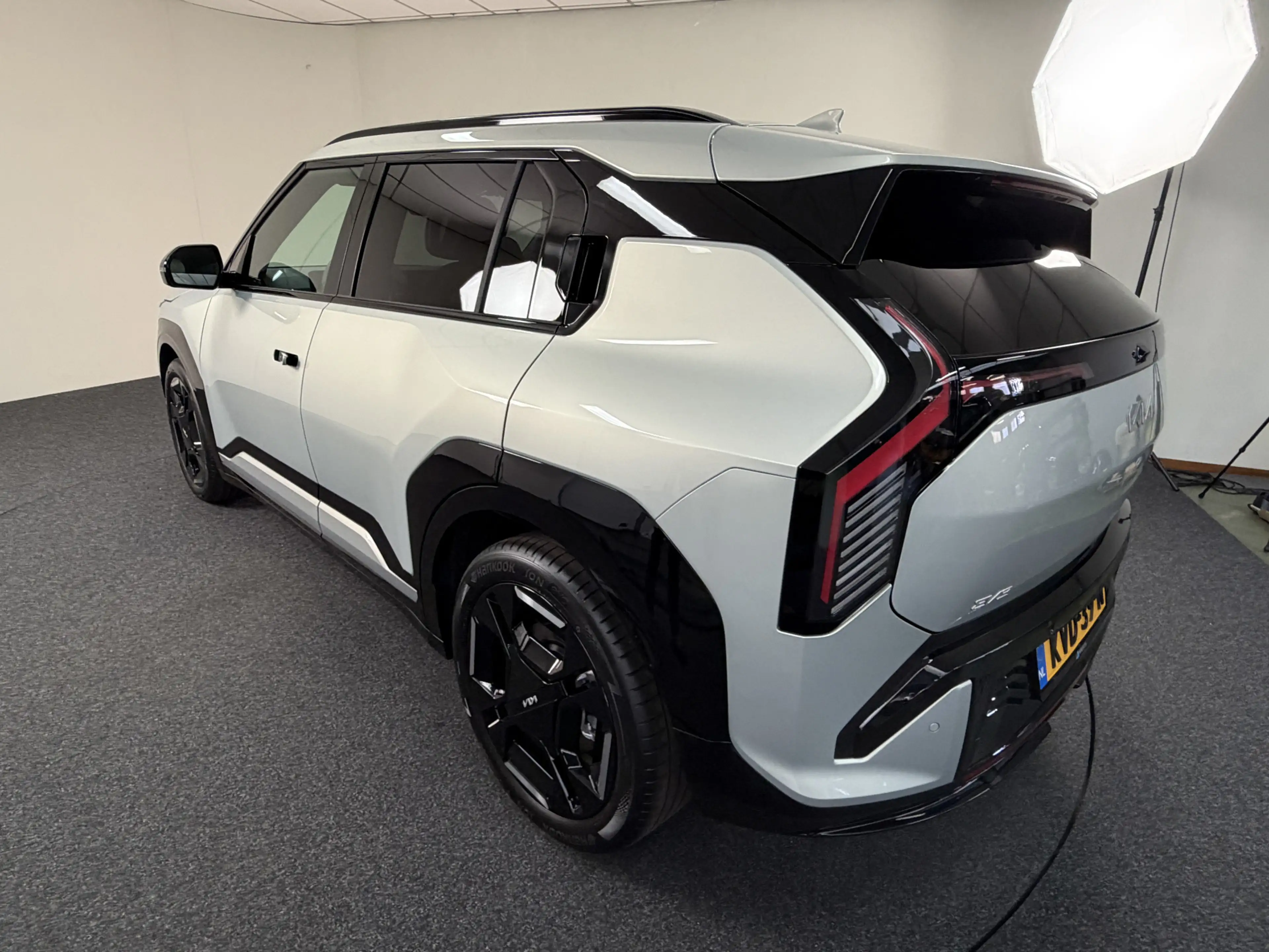 Kia EV3 GT-PlusLine 81.4 kWh 204 PK direct leverbaar en ri — photo 40