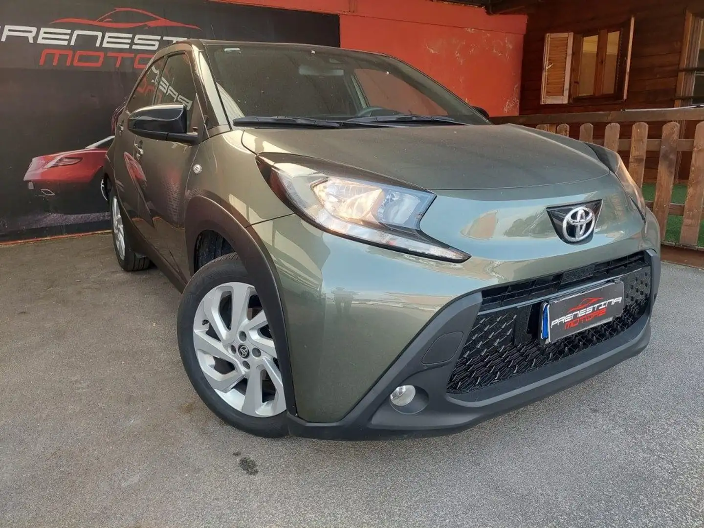 Toyota Aygo X 1.0 VVT-i 72 CV 5 porte Active S-CVT Verde - 1