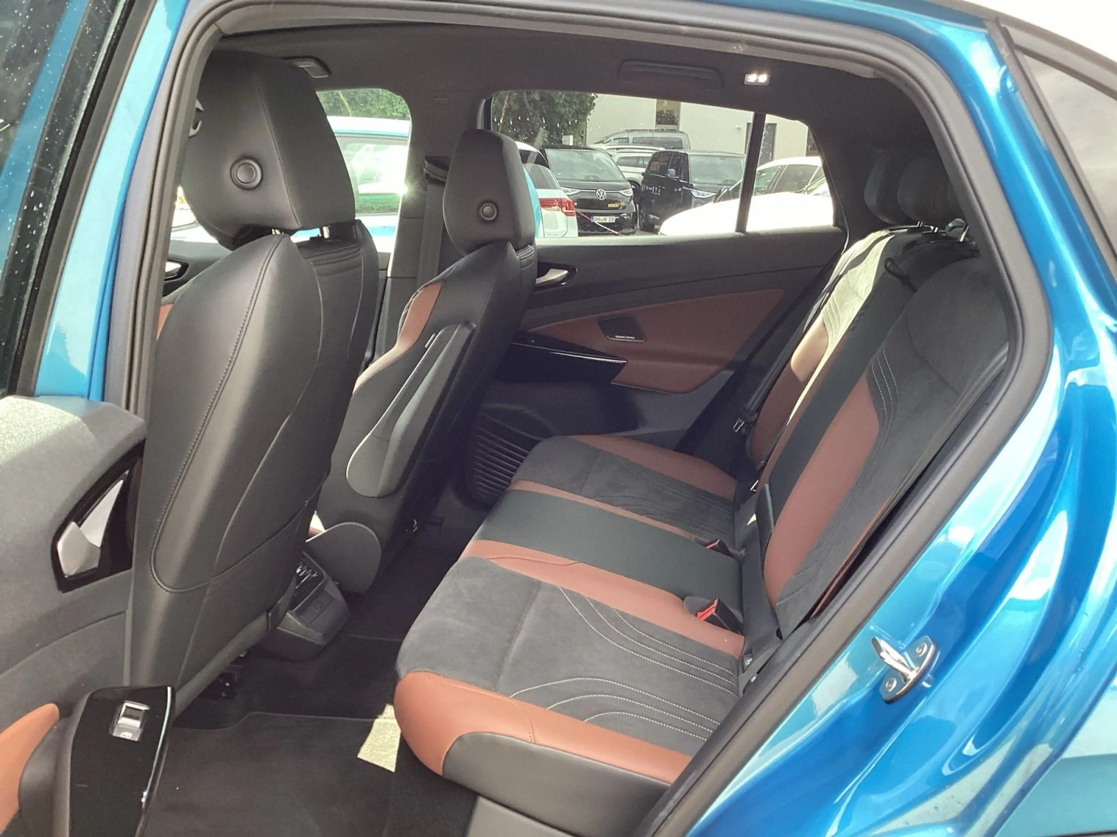 Volkswagen ID.5 Pro 77kWh Navi LED AHK Pano Kamera — photo 14