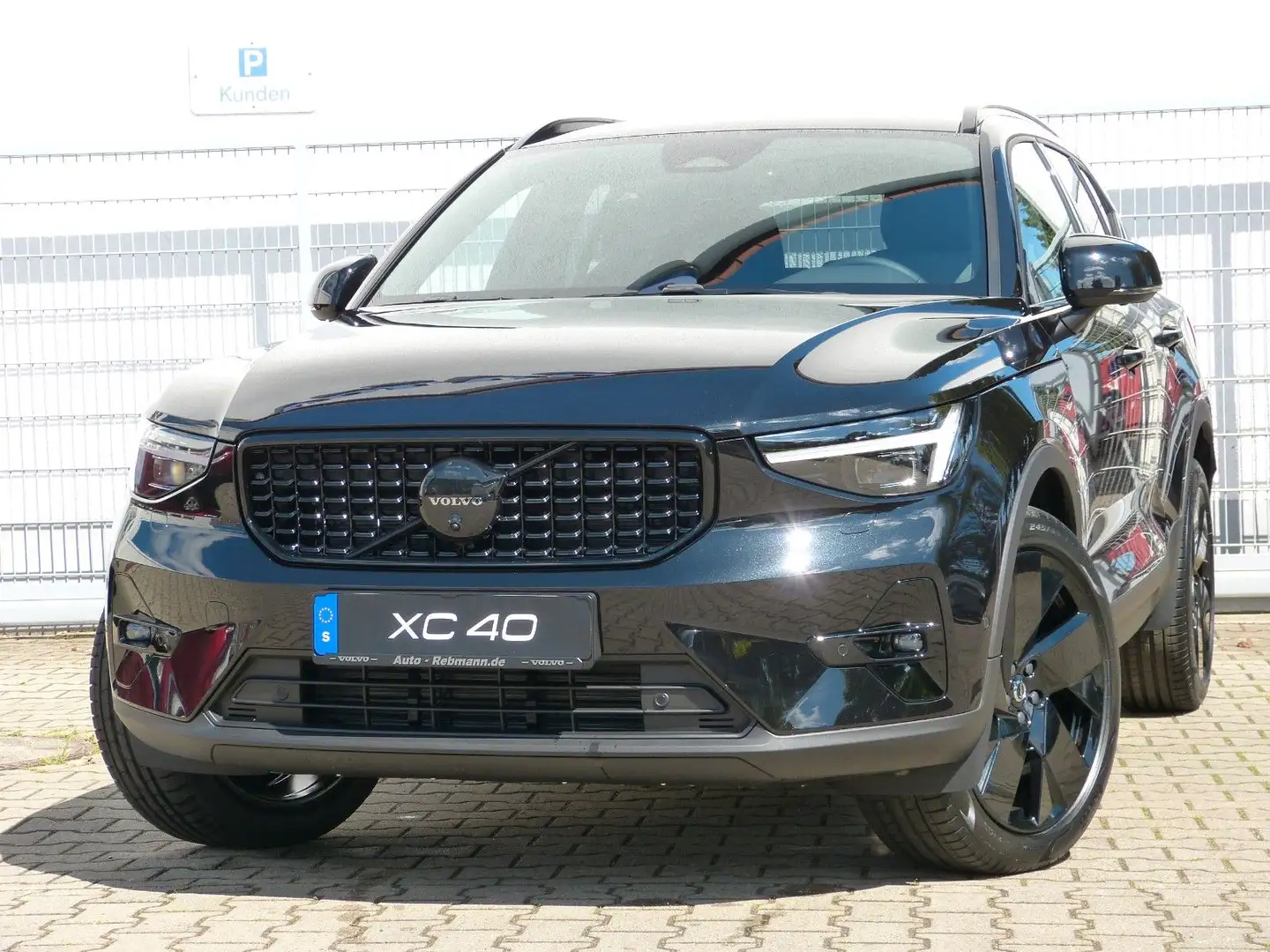 Volvo XC40 B3 Plus Black Edition ACC*BLIS*360° Schwarz - 2